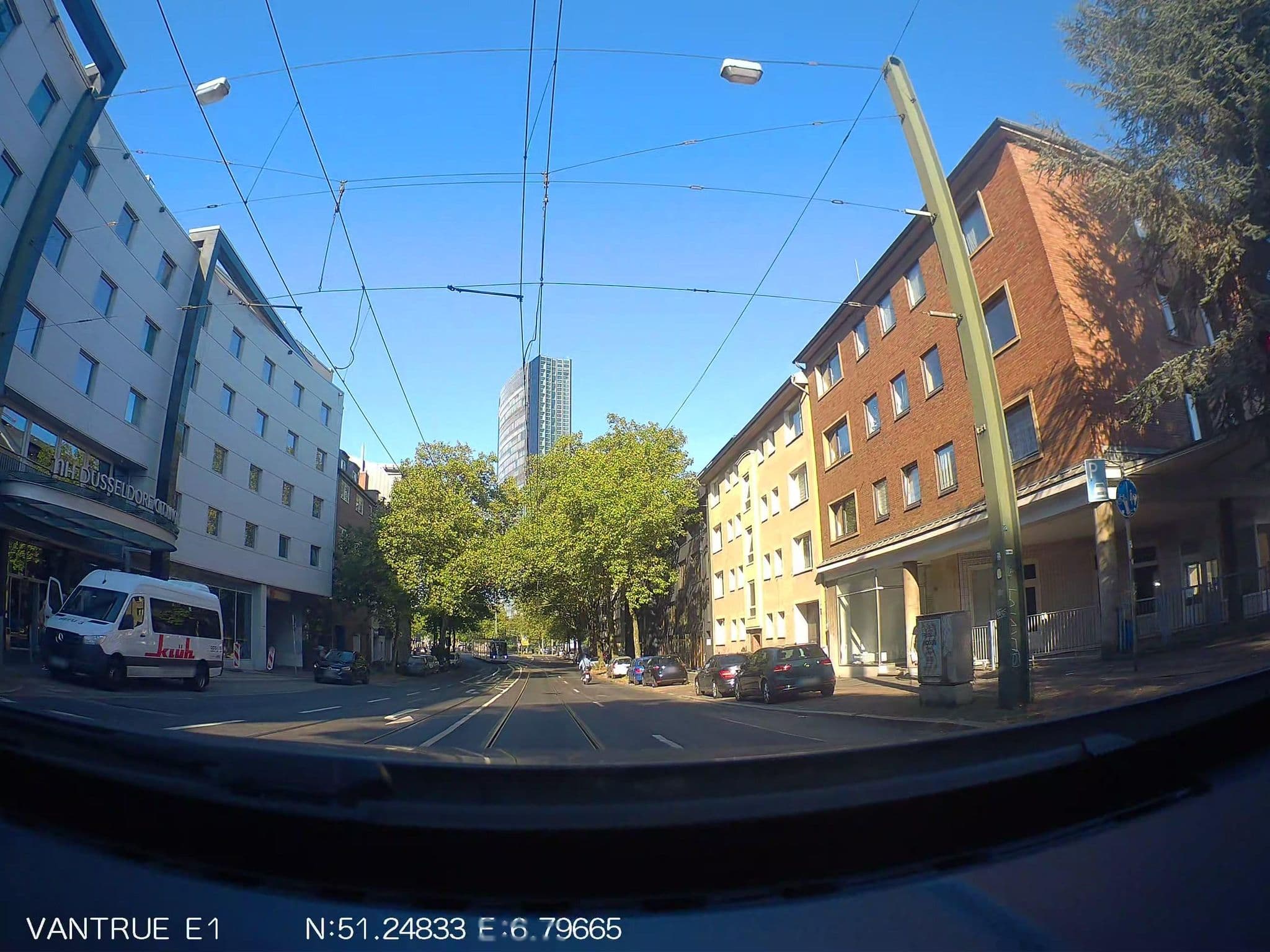 Street view near NH Düsseldorf City Nord, Düsseldorf-Pempelfort — © hiwi234 (CC BY-SA · Mapillary)