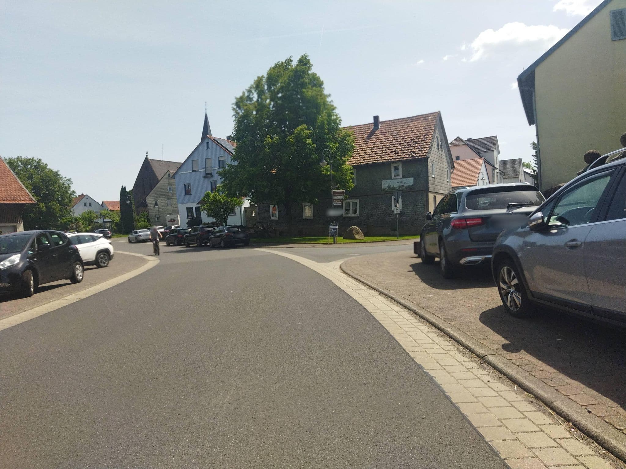Street view near Gasthof "Waidmannsheil", Eichenzell — © changchun1 (CC BY-SA · Mapillary)
