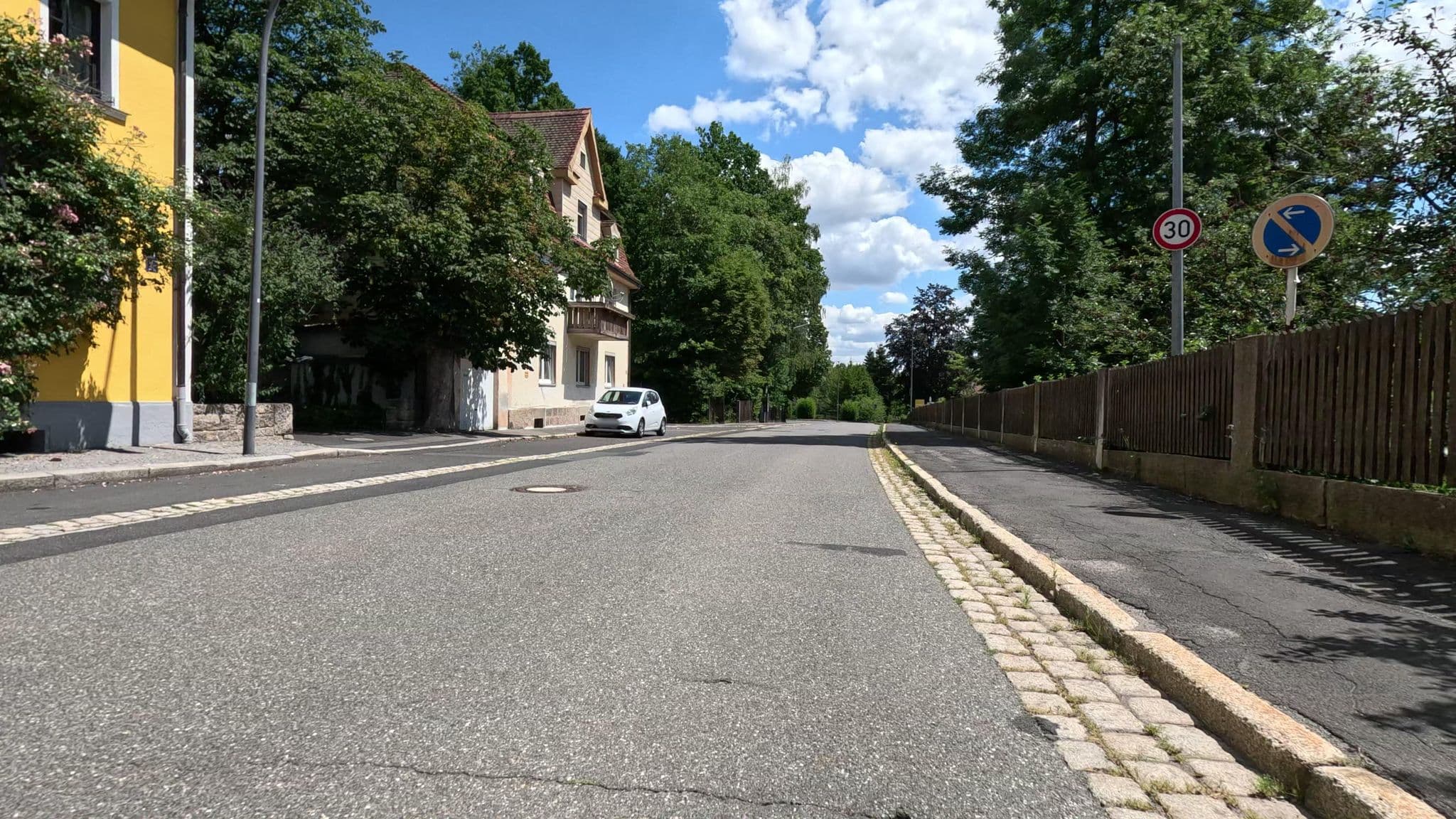 Street view near Hotel Deutsches Haus, Wiesau — © rnissl (CC BY-SA · Mapillary)