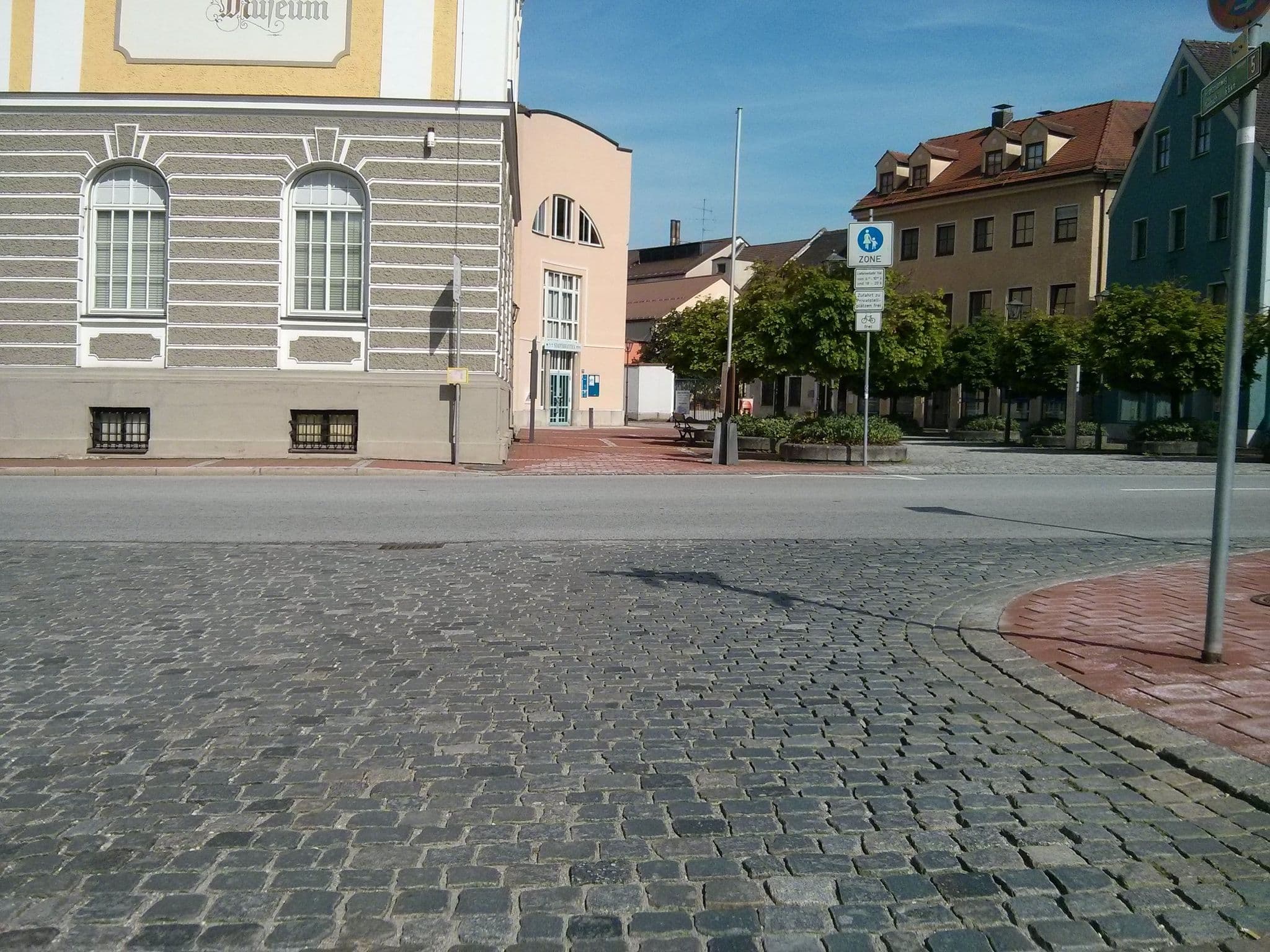 Street view near Stadthotel Deggendorf, Deggendorf — © highwayphotograph (CC BY-SA · Mapillary)