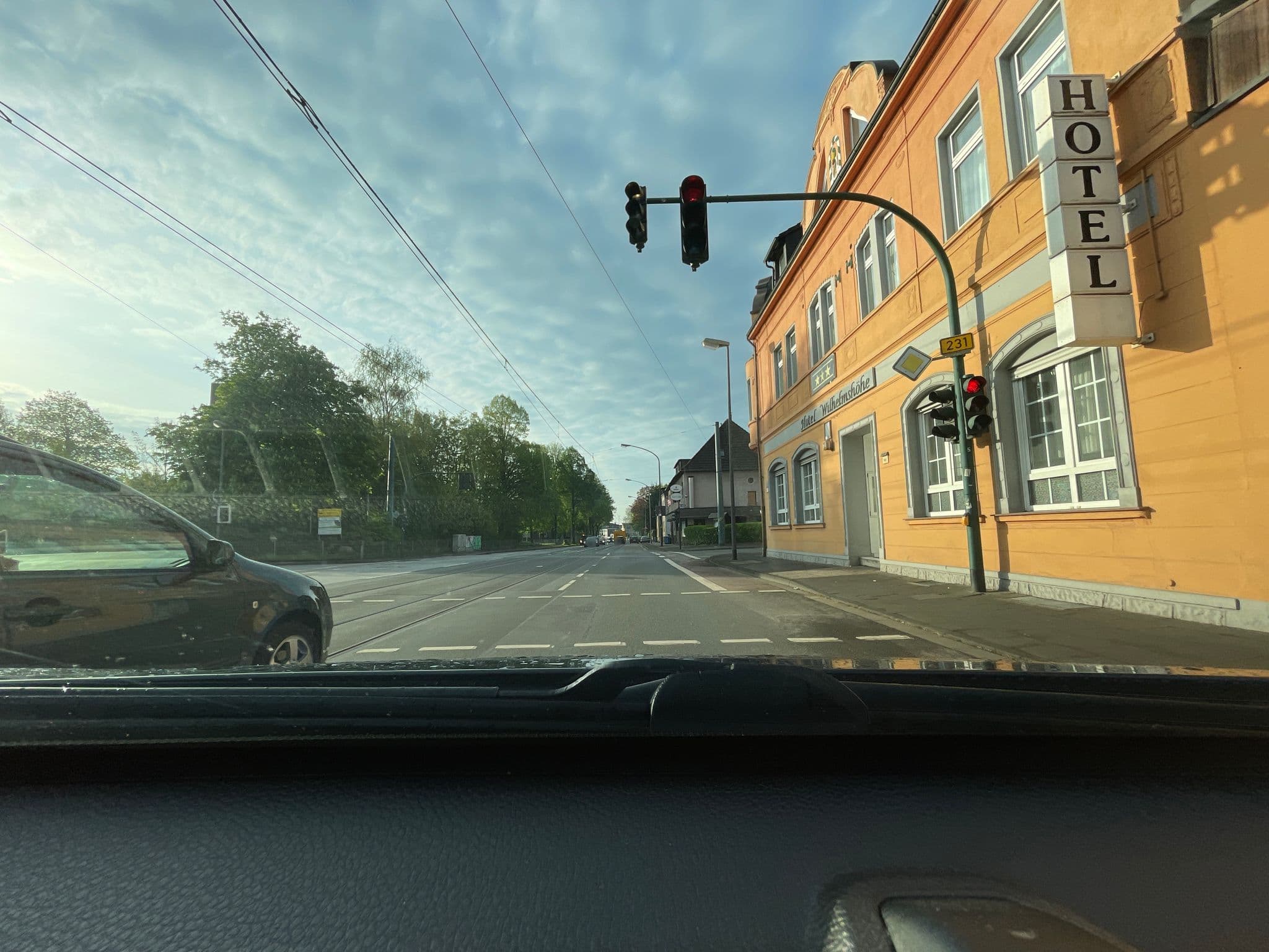 Street view near Hotel Wilhelmshöhe Rudolf Romeike, Oberhausen — © jakre73 (CC BY-SA · Mapillary)