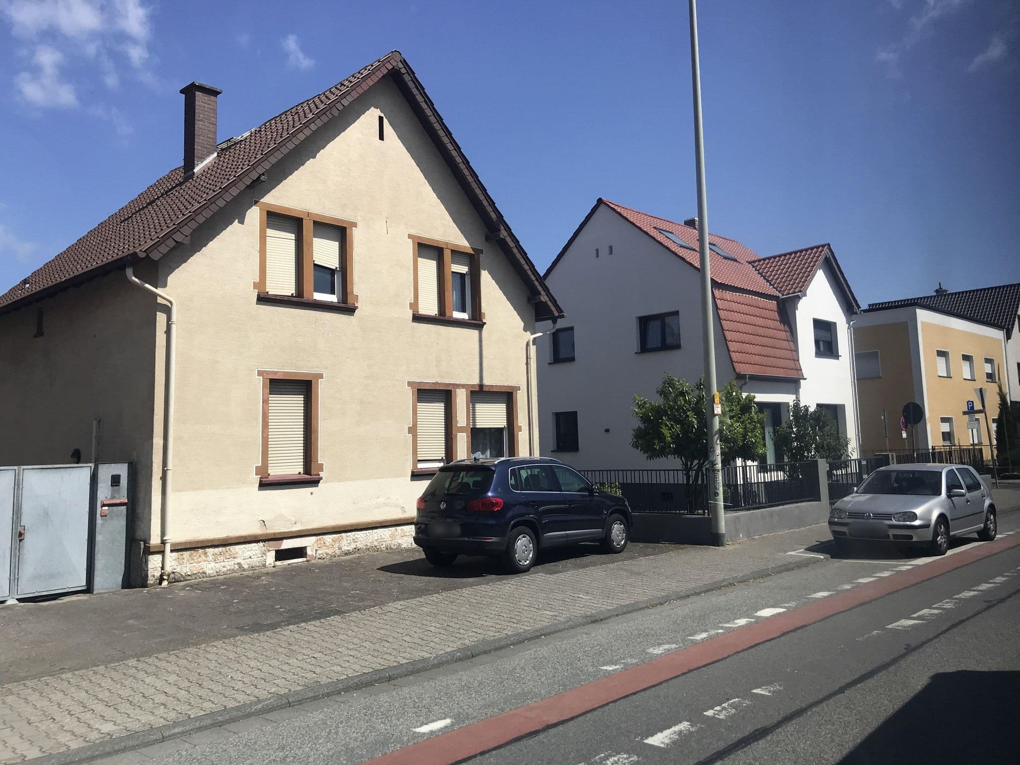 Street view near Pension Zum Ebbes, Kelsterbach — © miguel_andrade (CC BY-SA · Mapillary)