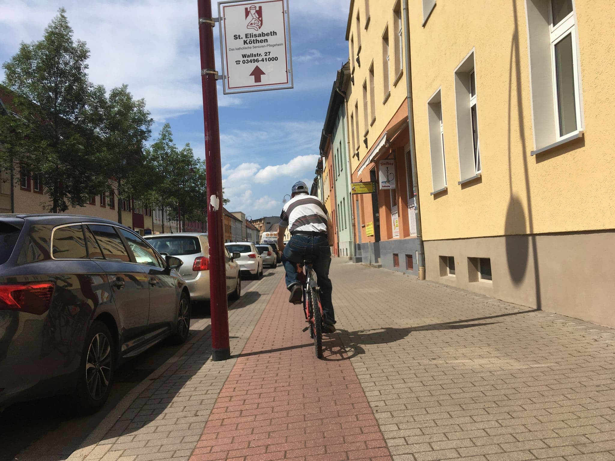 Street view near Pension "Zum Rüdesheimer", Köthen — © eserte (CC BY-SA · Mapillary)