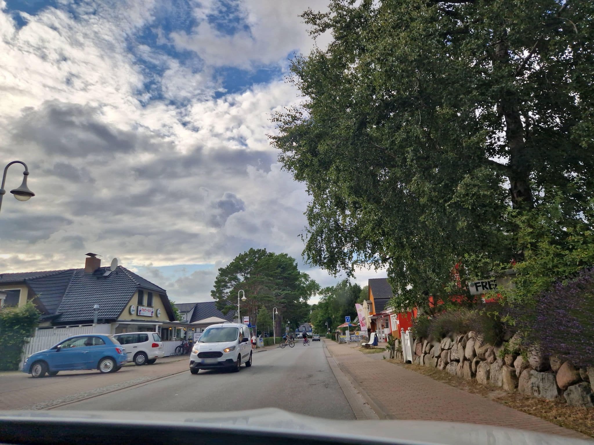Street view near Haus Nelke, Ostseebad Prerow — © DerMaster0815 (CC BY-SA · Mapillary)