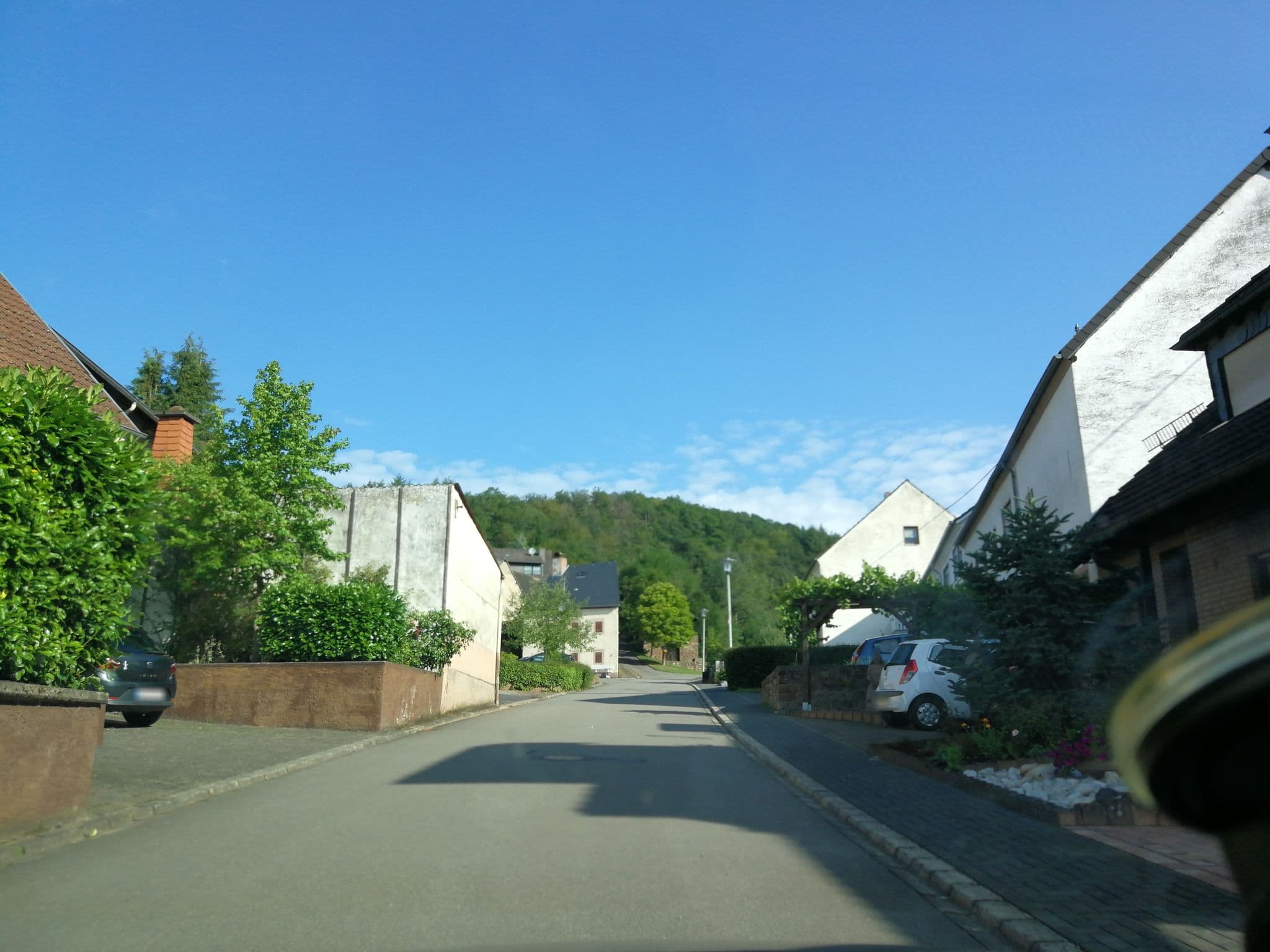 Street view near Pension Hoffmann, Dreis — © ma_rt_in (CC BY-SA · Mapillary)