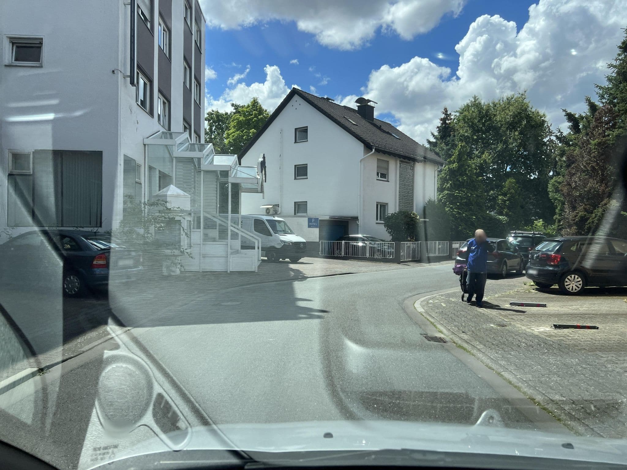 Street view near Klein, Bad Vilbel — © robffm (CC BY-SA · Mapillary)