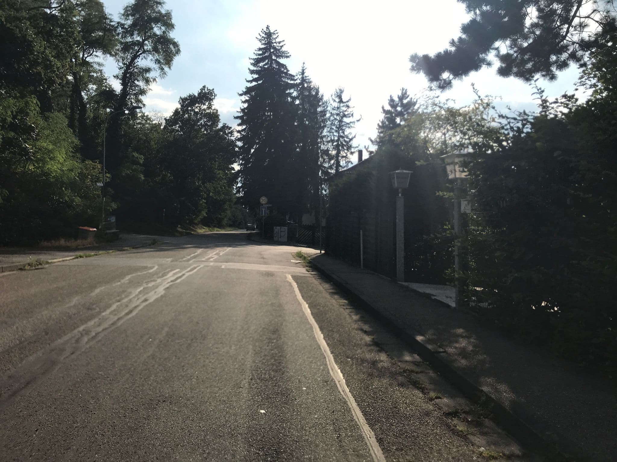 Street view near Berghotel Budenheim, Budenheim — © miguel_andrade (CC BY-SA · Mapillary)