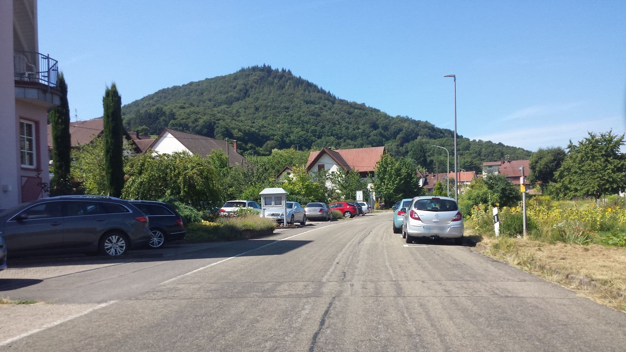 Street view near Hotel und Restaurant Castell, Ilbesheim — © wegavision (CC BY-SA · Mapillary)