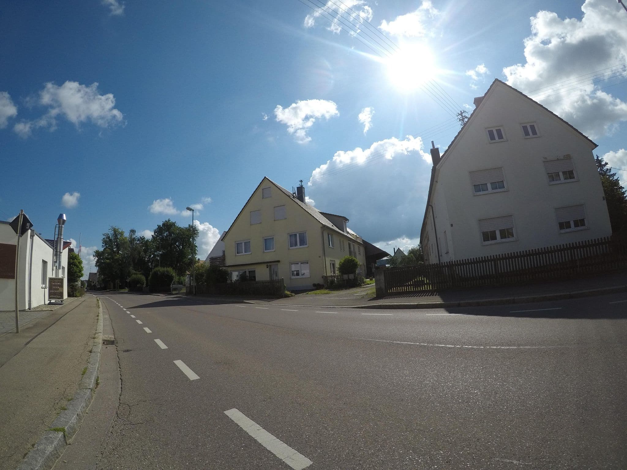 Street view near Neumaiers Hirsch Braugasthof und Hotel, Weißenhorn — © ray66 (CC BY-SA · Mapillary)