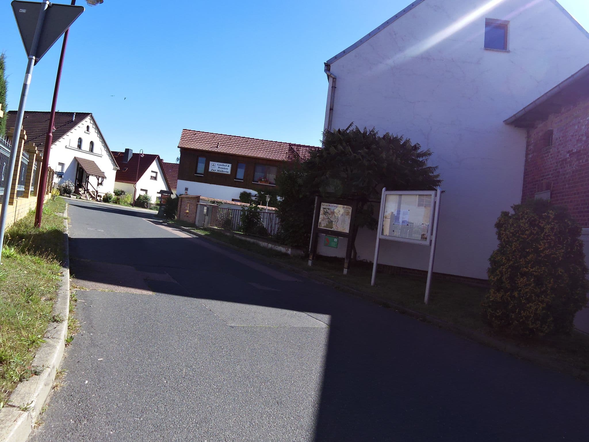Street view near Zur Müllerin, Pretzsch — © zoegglmeyr (CC BY-SA · Mapillary)