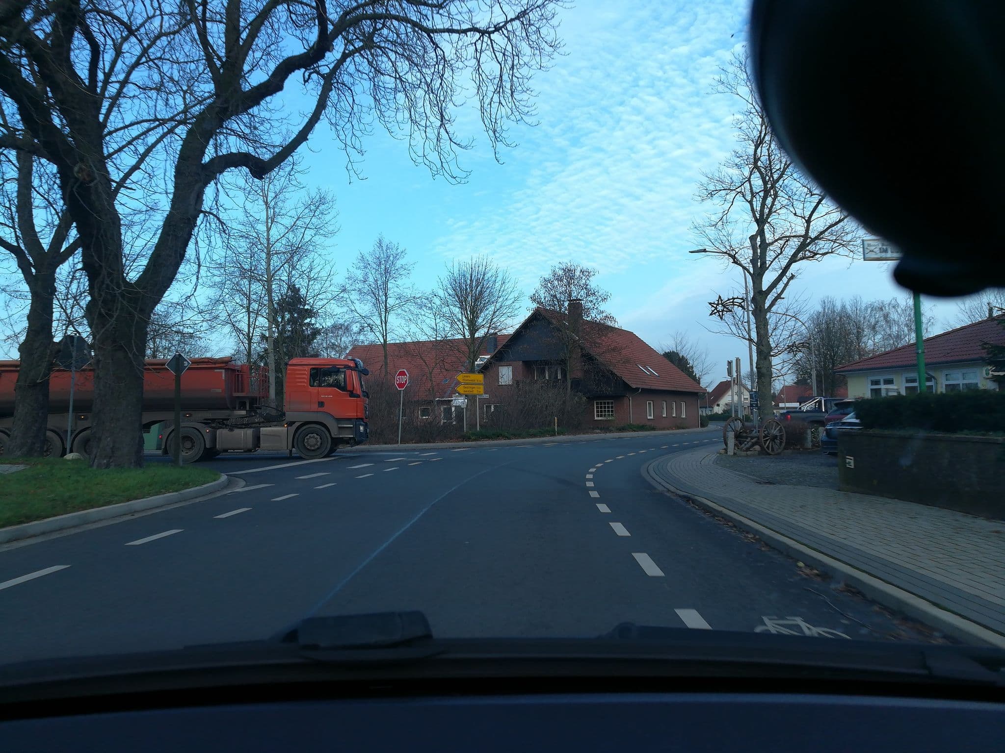 Street view near Albersmeyer "Im Loh" Hotel und Restaurant, Espelkamp — © thorstenh (CC BY-SA · Mapillary)