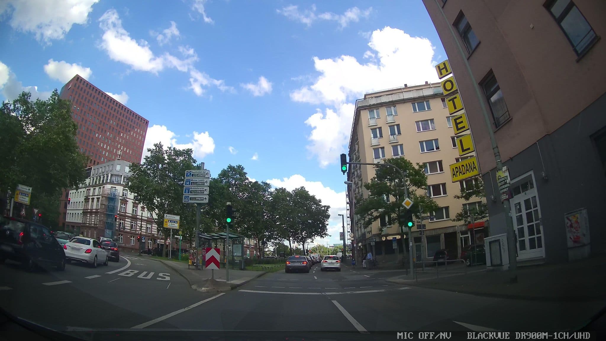 Street view near Apadana, Frankfurt am Main