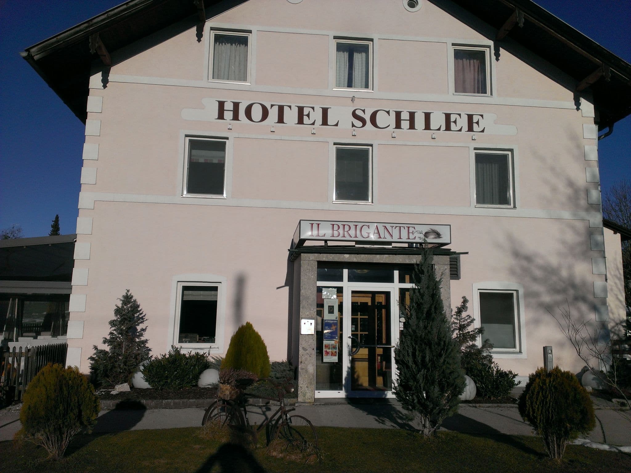 Street view near Hotel Schlee, Schäftlarn — © kammann (CC BY-SA · Mapillary)