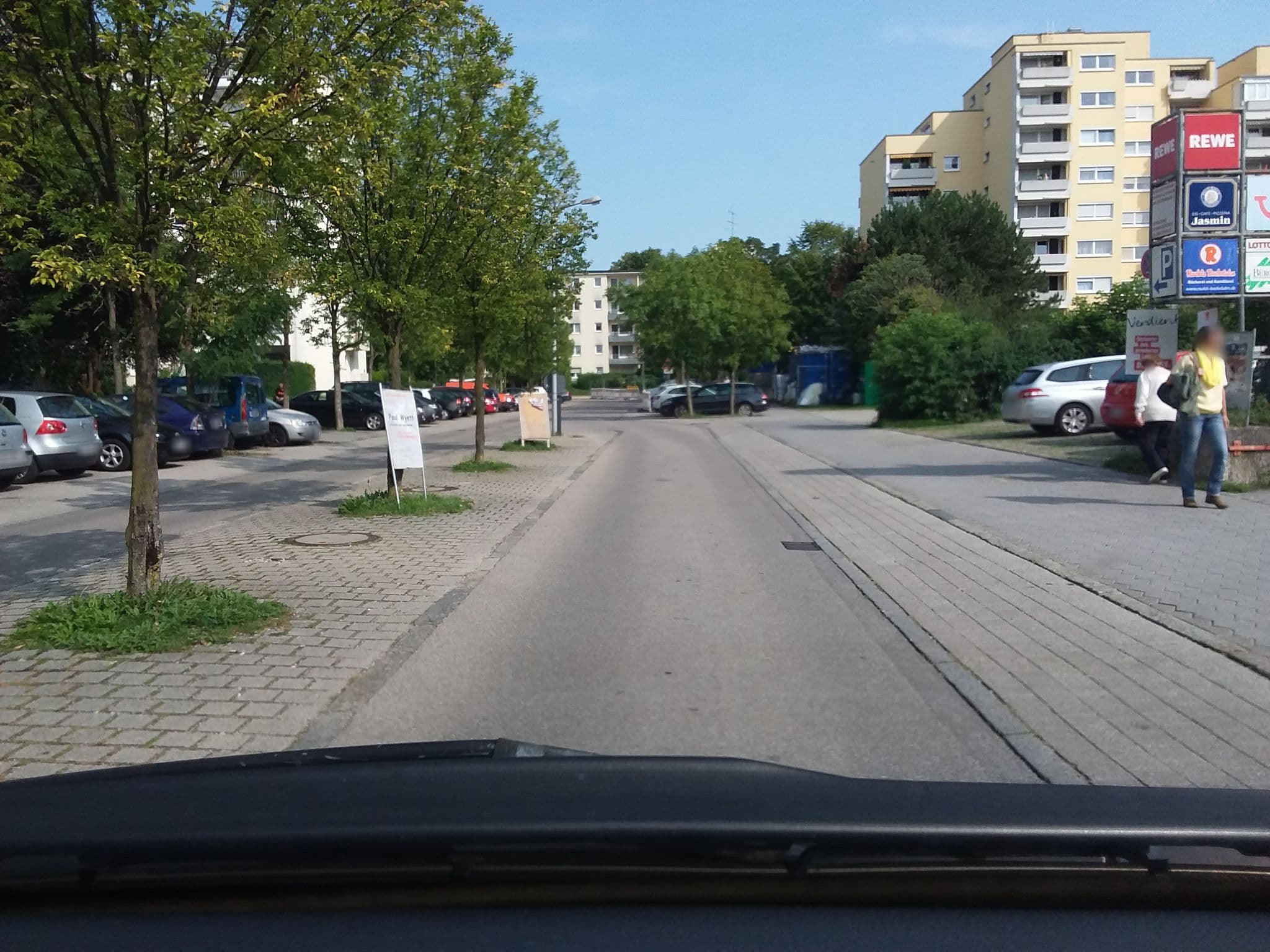 Street view near Casa Lobo, Oberschleißheim — © uevchen64 (CC BY-SA · Mapillary)
