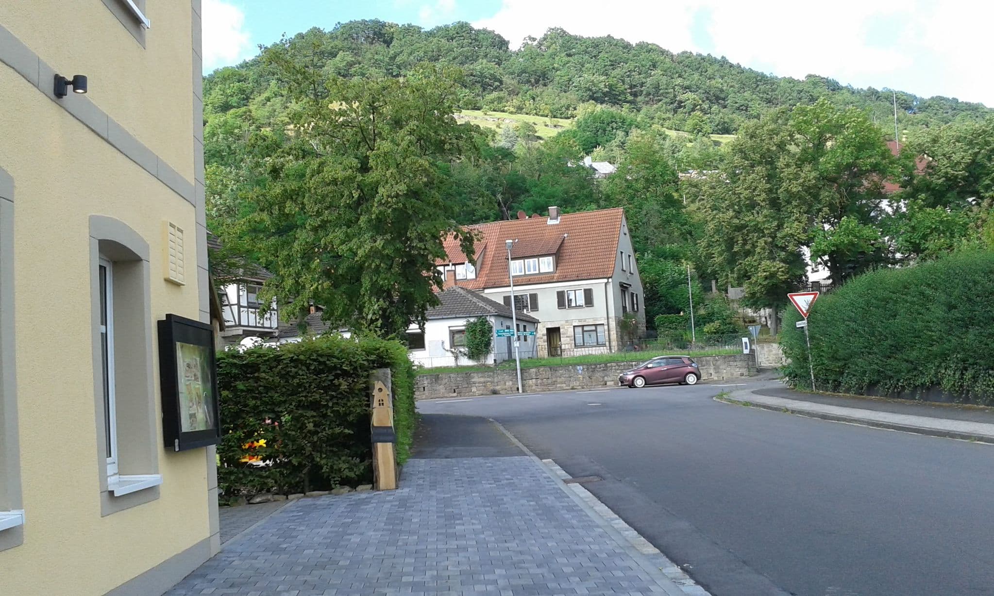 Street view near Umami Zeil, Zeil — © bernd_niemann (CC BY-SA · Mapillary)