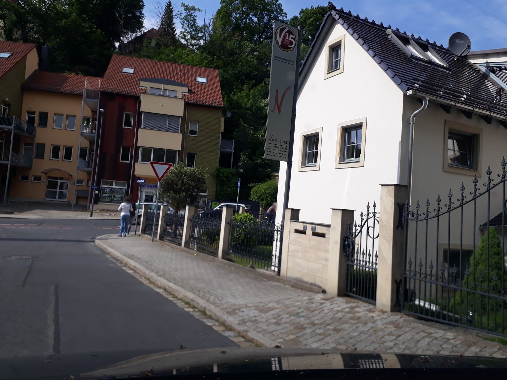 Street view near Luxuriöse Sandstein Villa, Loschwitz — © thomas (CC BY-SA · Mapillary)