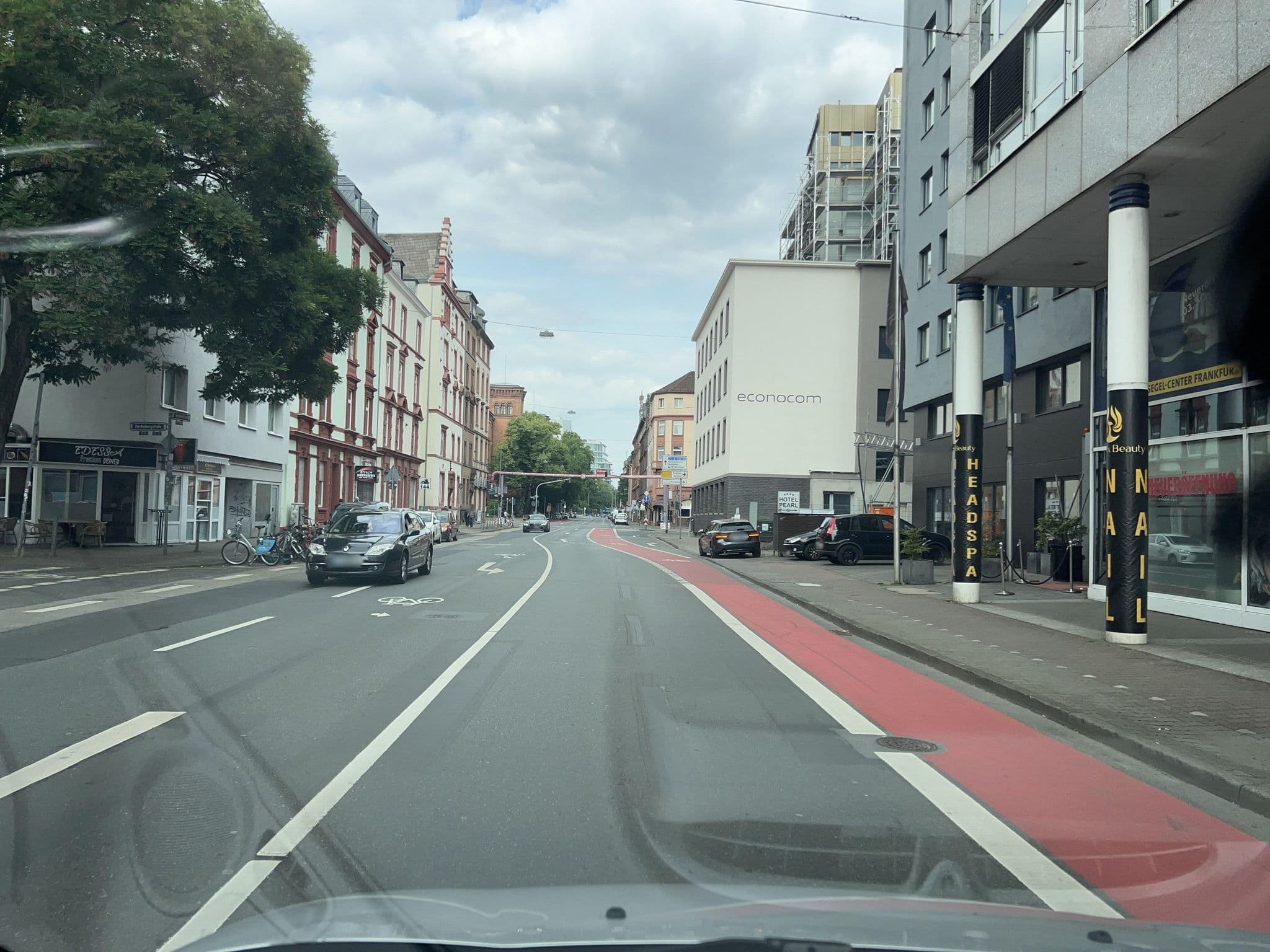 Street view near Pearl Hotel, Gallus — © robffm (CC BY-SA · Mapillary)