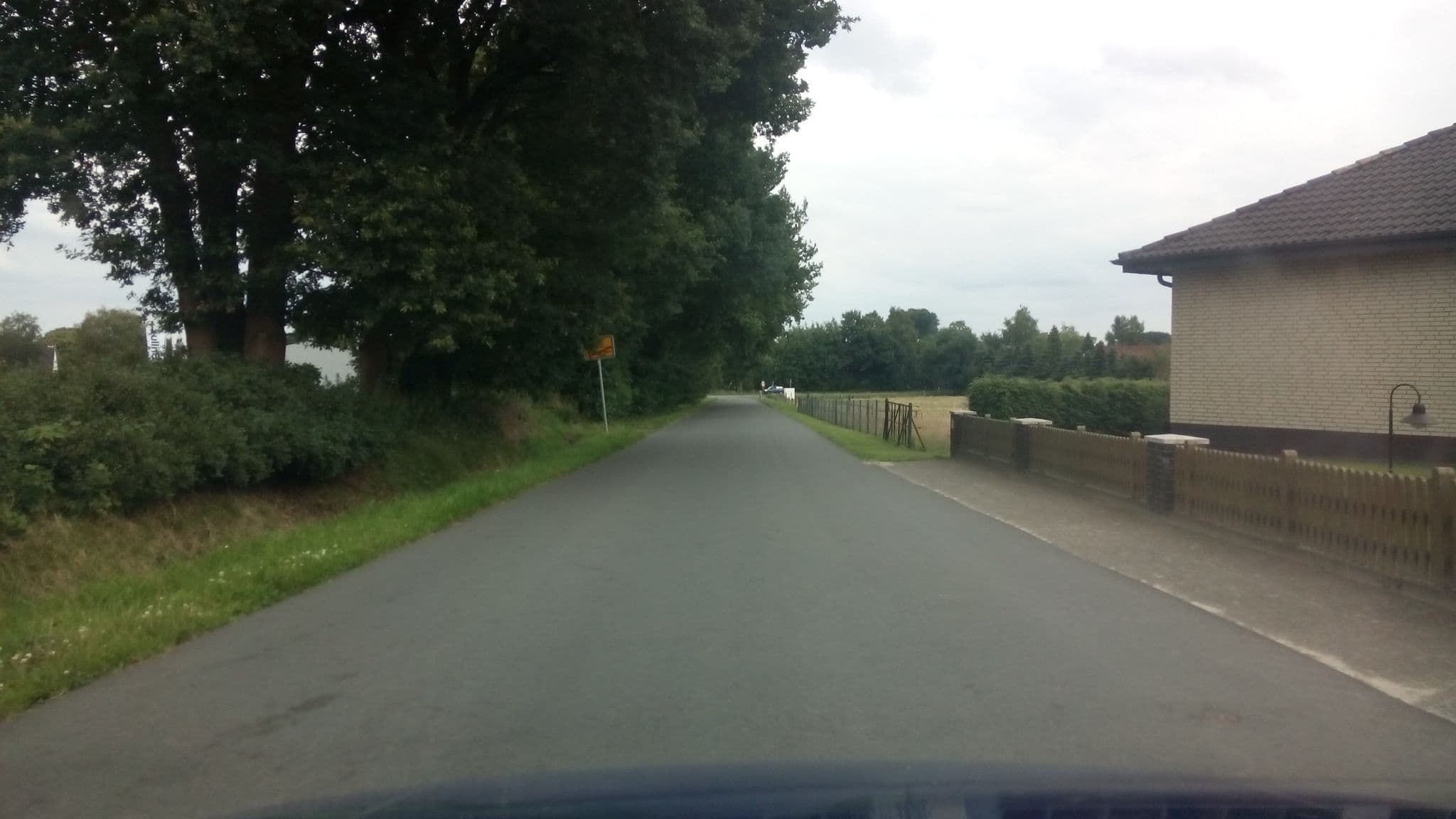Street view near Hotel Deichgraf, Hambergen — © geogast (CC BY-SA · Mapillary)