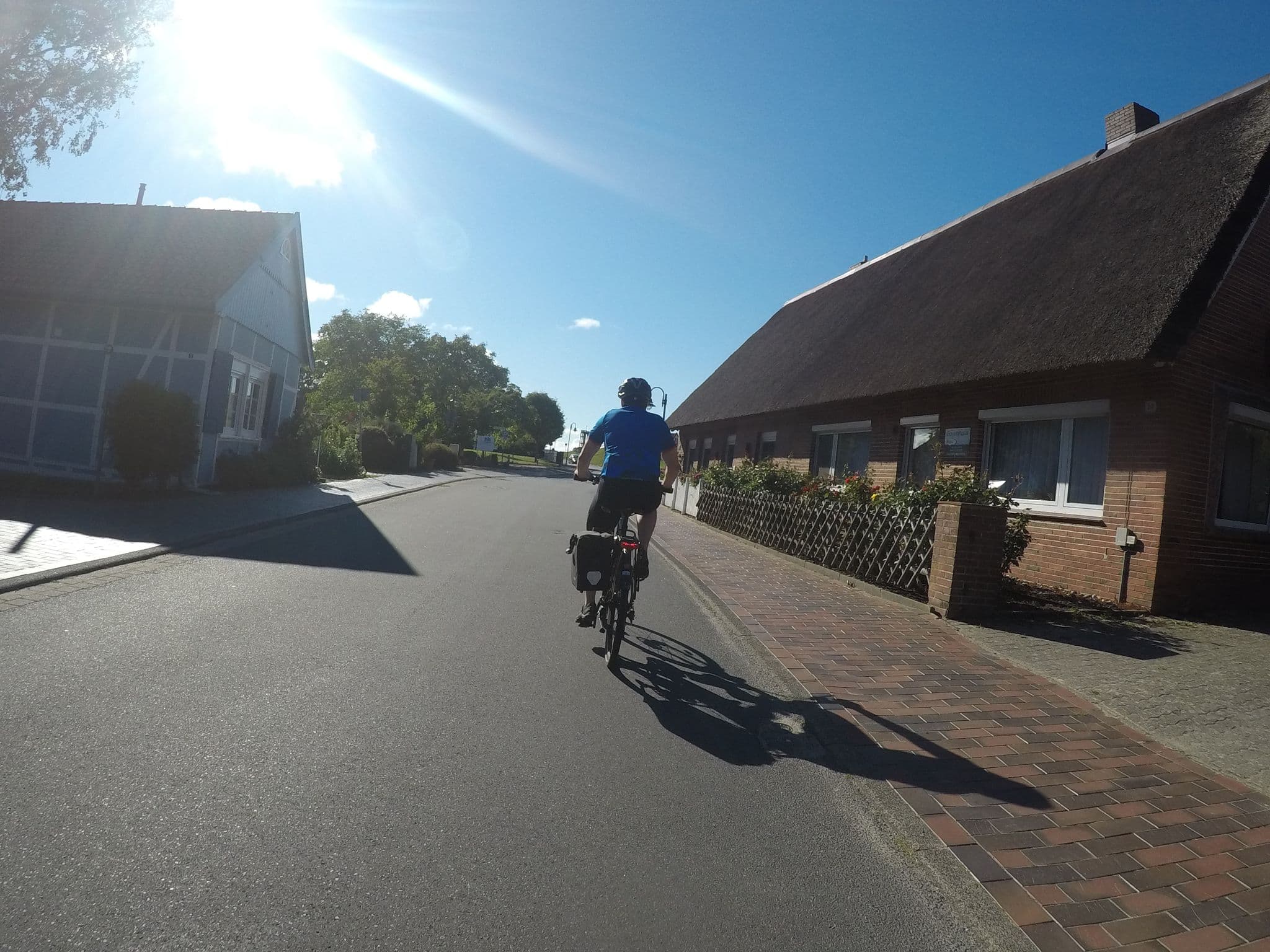Street view near Ferienhaus am Elbdeich, Otterndorf — © veloroute_hamburg (CC BY-SA · Mapillary)