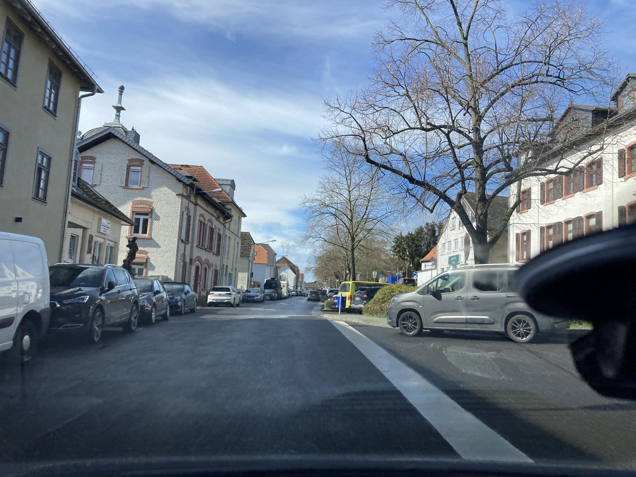 Street view near Schöne Aussicht, Bad Vilbel — © robffm (CC BY-SA · Mapillary)