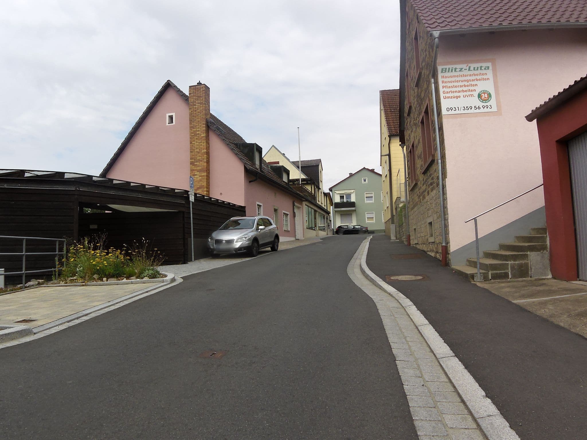 Street view near Gasthof Goldener Adler, Höchberg — © zoegglmeyr (CC BY-SA · Mapillary)