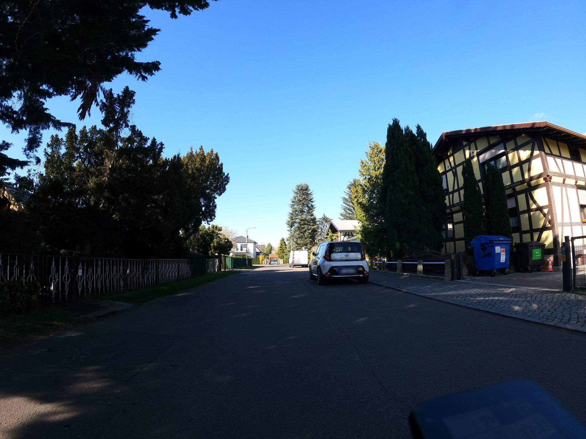 Street view near Hotel Pension Blumenbach, Marzahn — © stefanhrt (CC BY-SA · Mapillary)