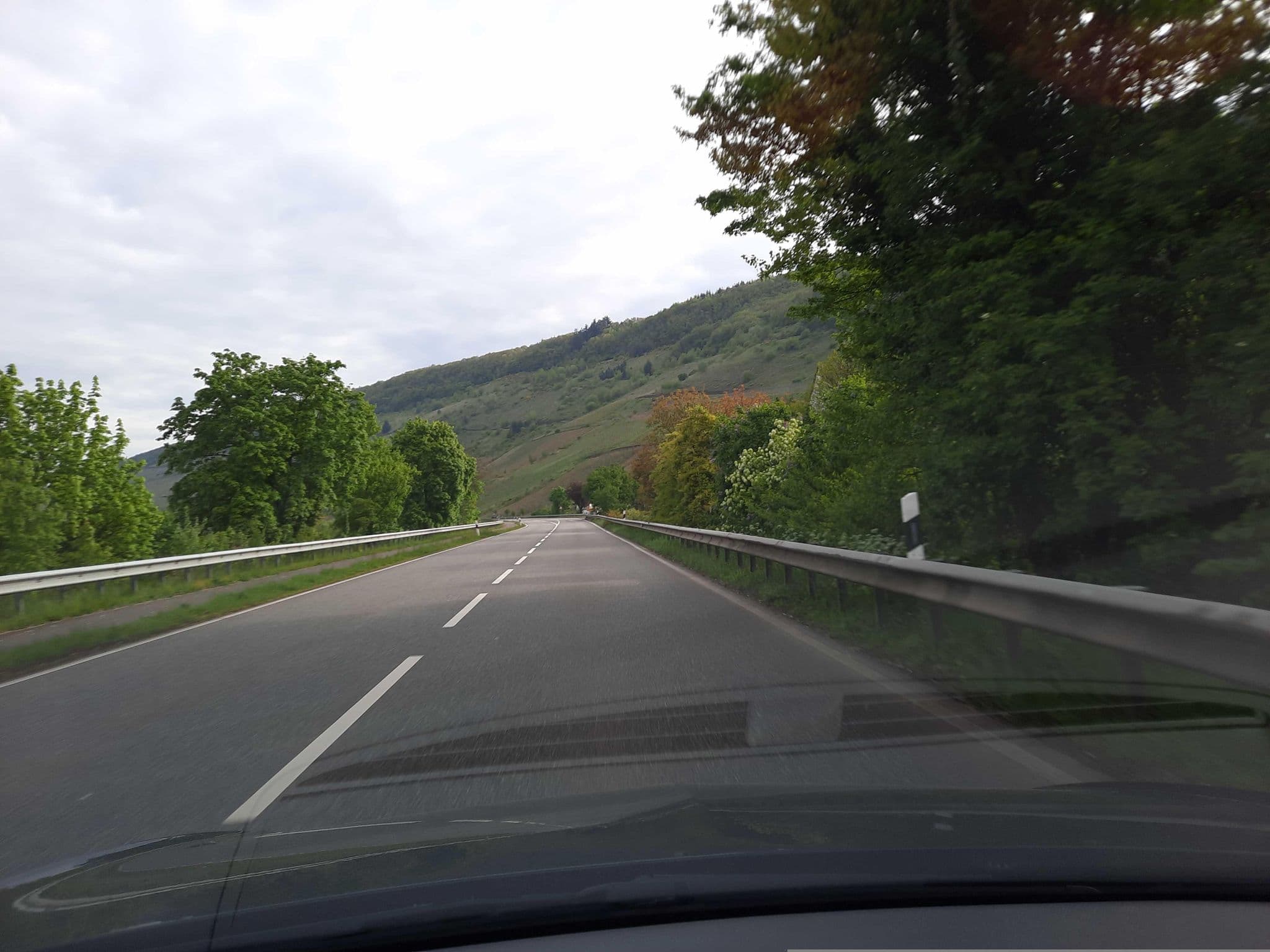 Street view near Kunst Hotel "zur Post", Reil — © Lowiekse (CC BY-SA · Mapillary)
