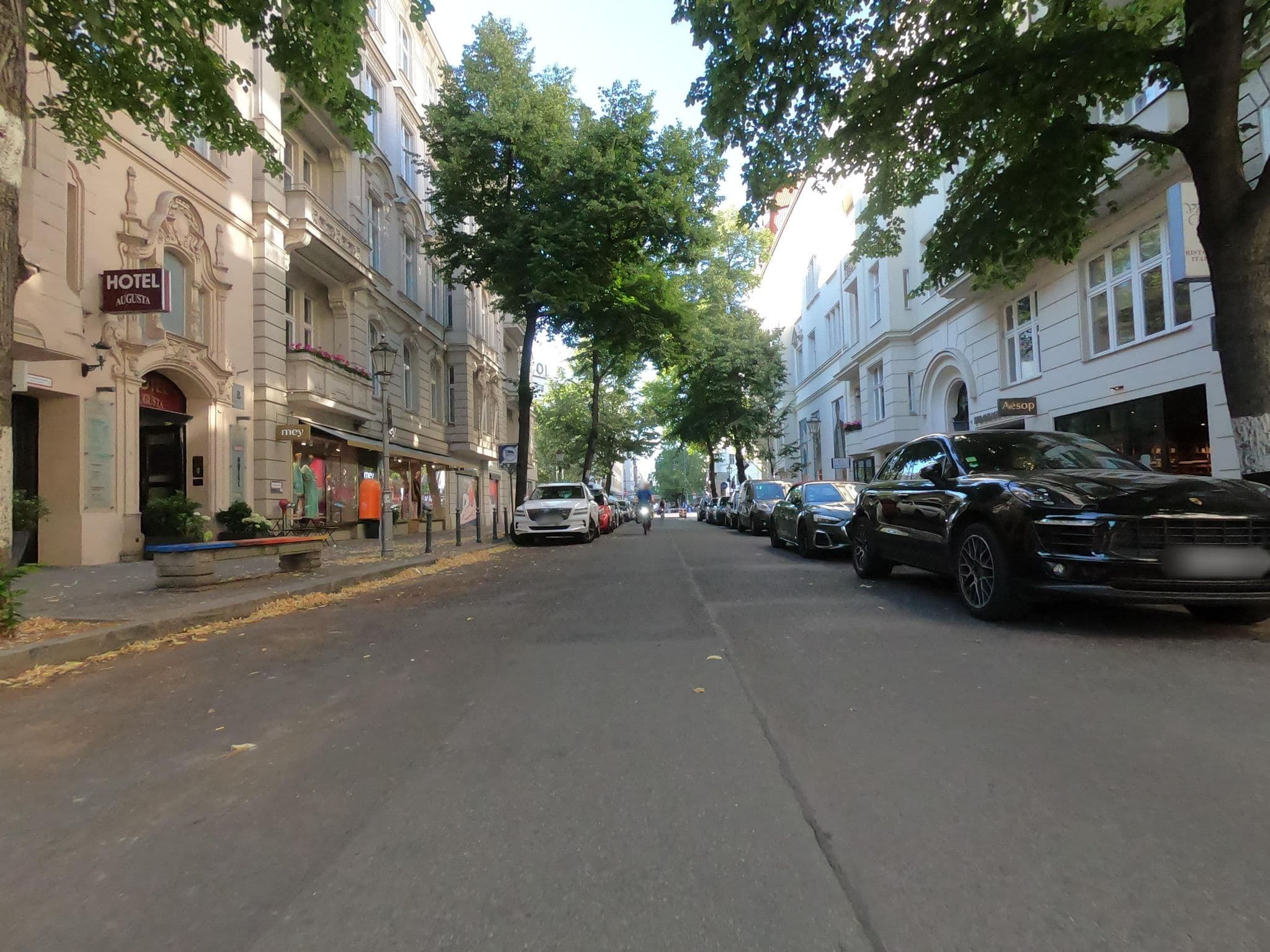 Street view near Hotel Augusta, Schöneberg — © carlheinz (CC BY-SA · Mapillary)
