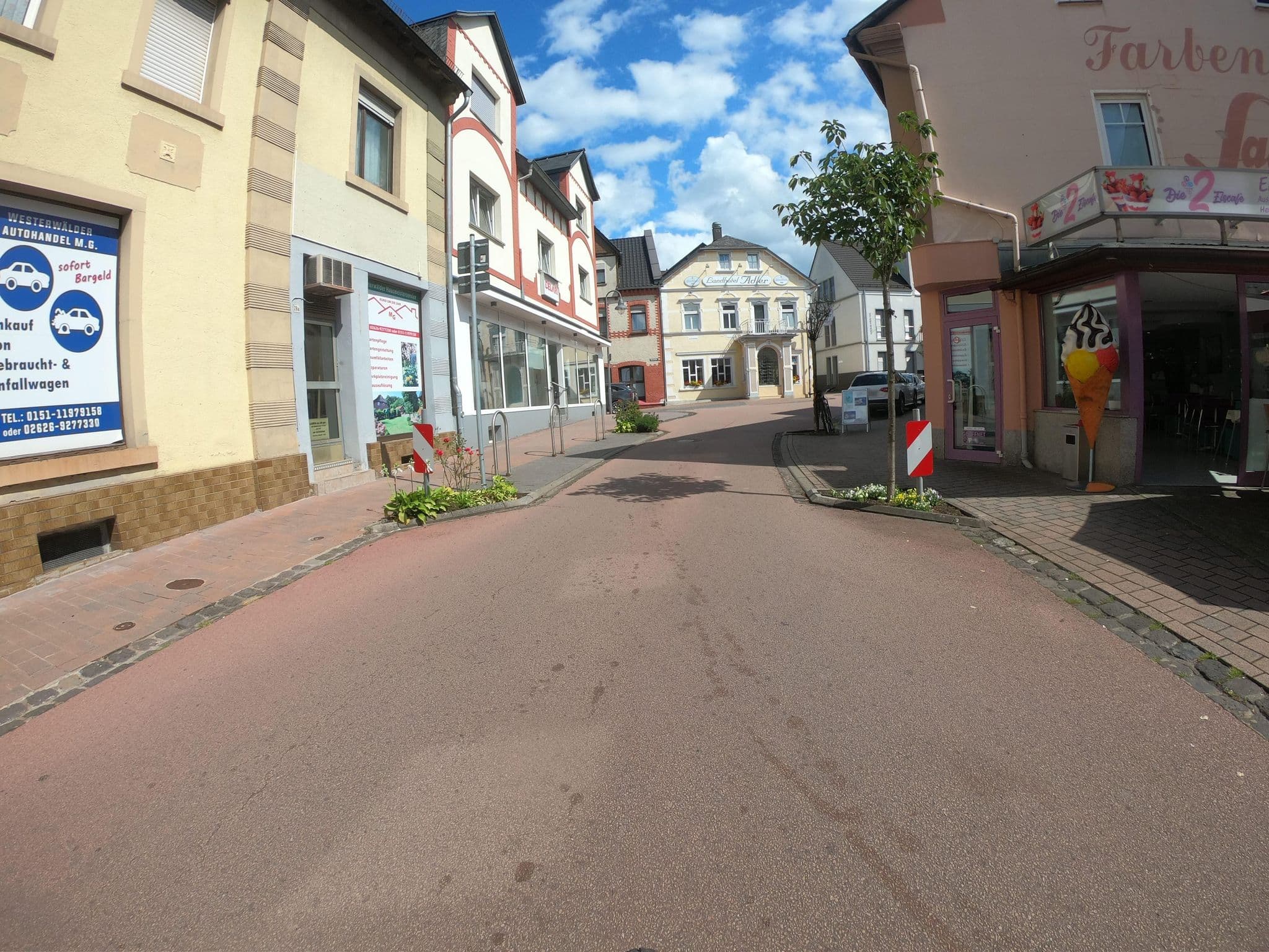 Street view near China Town, Maxsain — © bernd1960 (CC BY-SA · Mapillary)