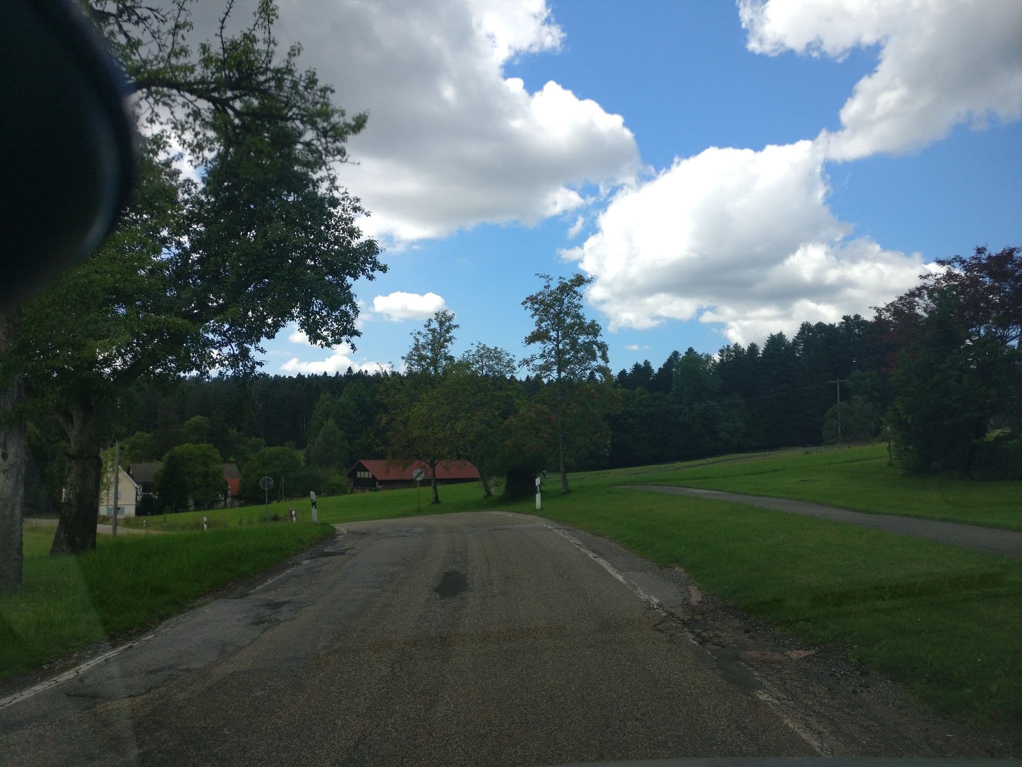 Street view near Killguss Hof, Loßburg — © danielzimmer (CC BY-SA · Mapillary)