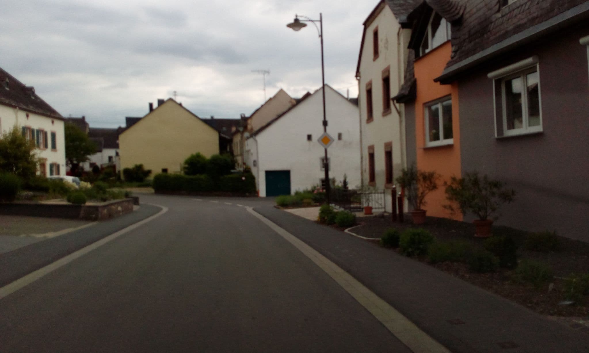 Street view near Weinquartier Rauen, Klüsserath — © micmin1972 (CC BY-SA · Mapillary)