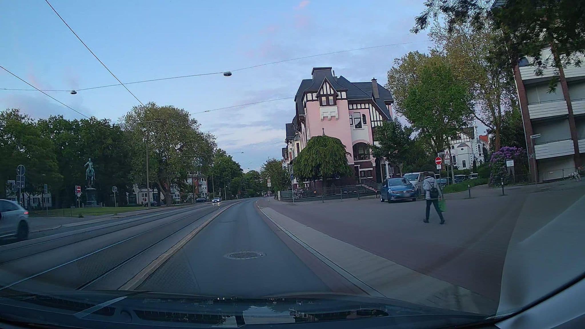 Street view near Pension Am Bürgerpark, Bremen — © StefanS79 (CC BY-SA · Mapillary)