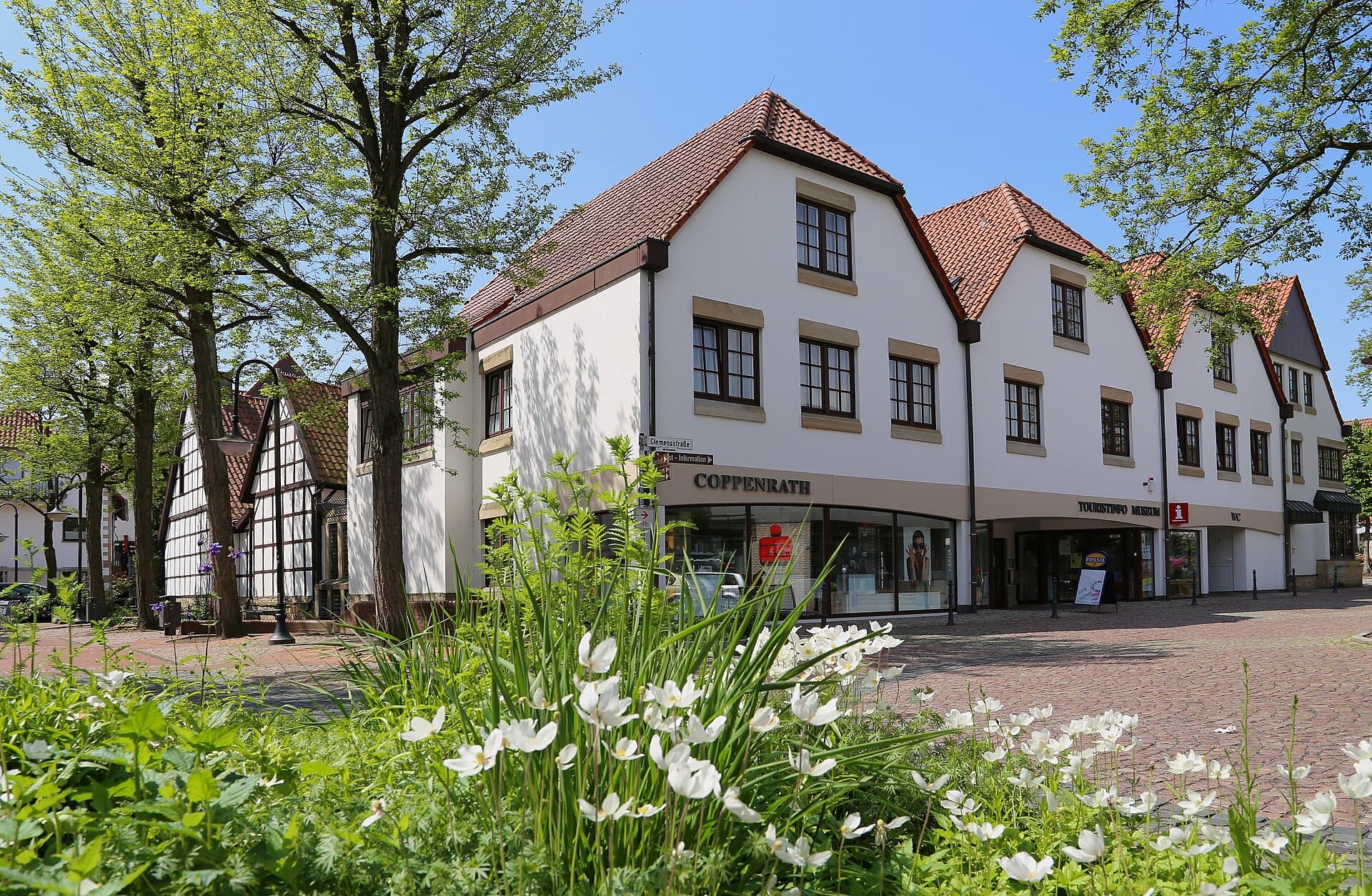 Hotel Telsemeyer (via Wikimedia Commons, CC BY-SA 3.0)