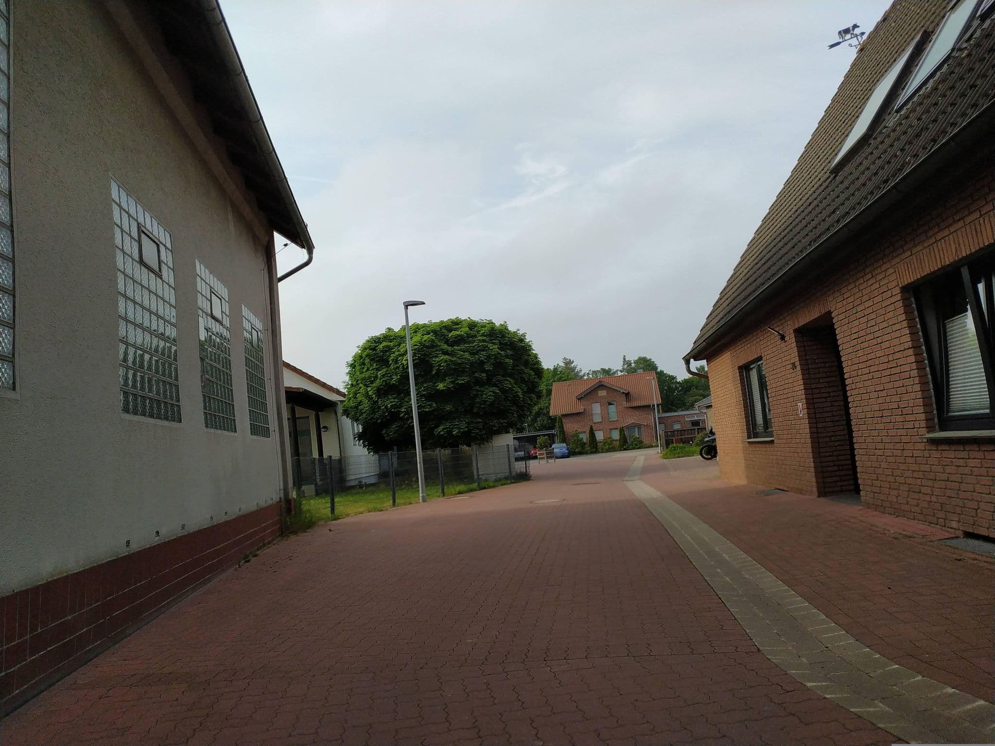 Street view near Pension Fehrmann-Kauke, Wunstorf — © steinm (CC BY-SA · Mapillary)