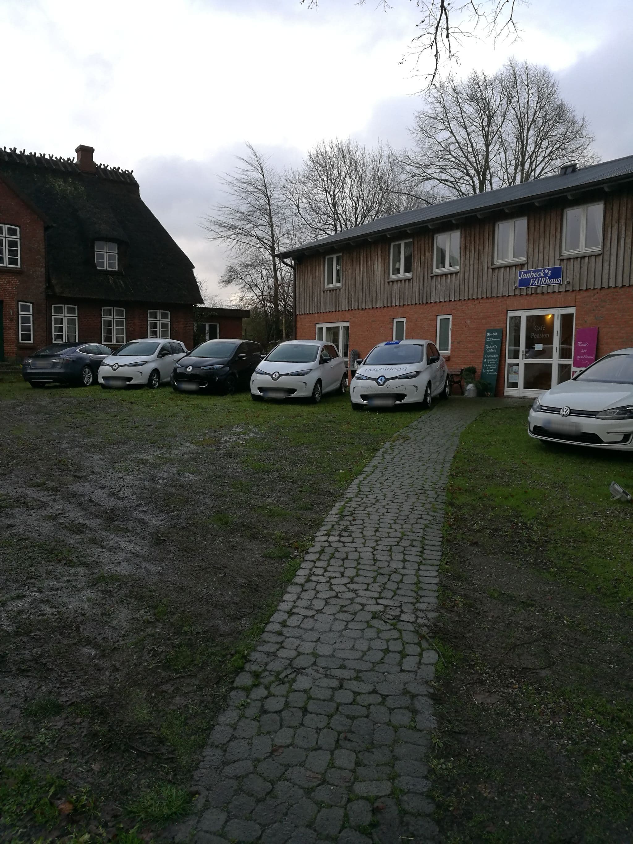 Street view near Janbeck*s Pension, Gelting — © kphklaus (CC BY-SA · Mapillary)