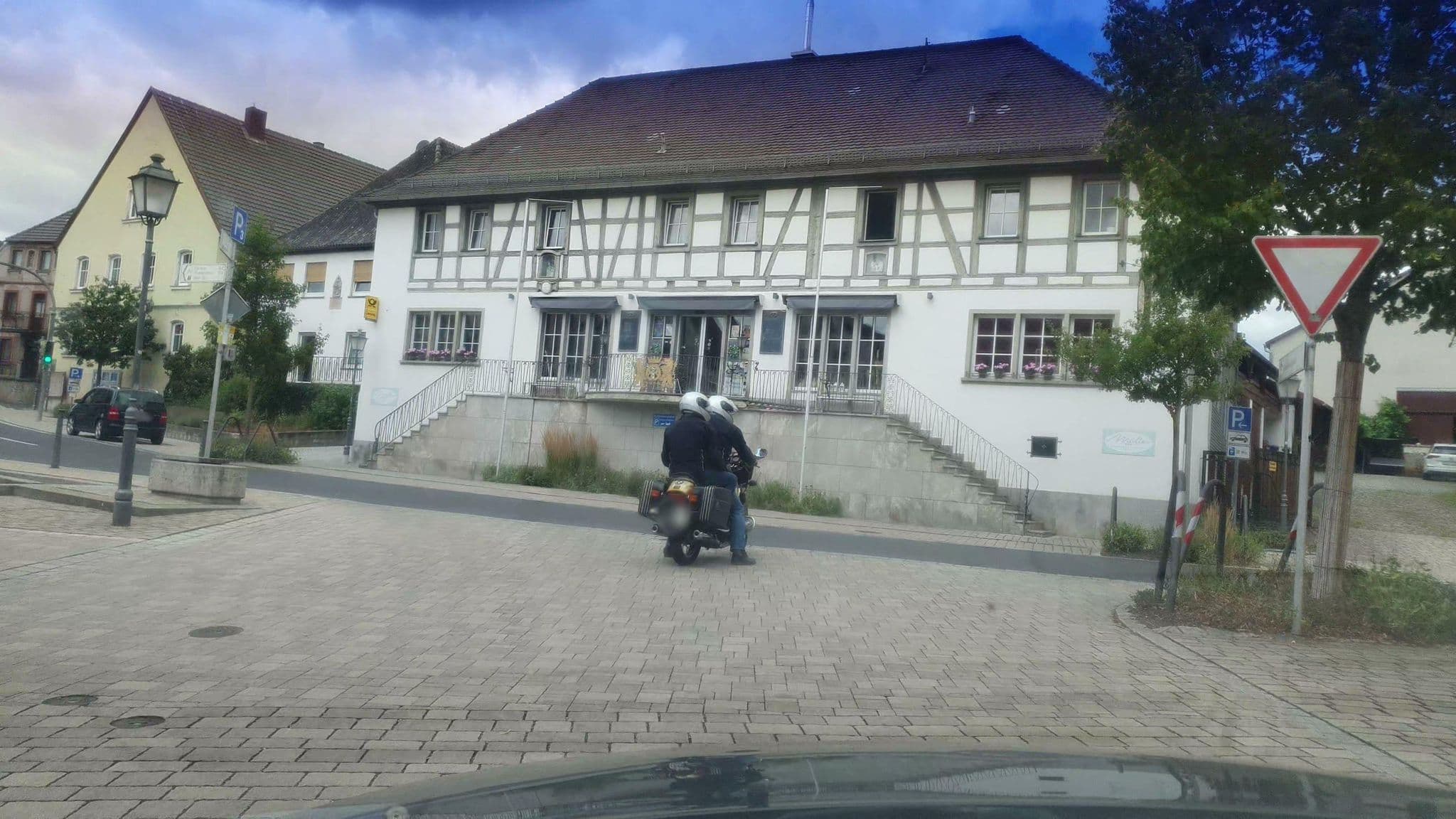 Street view near Hotel-Gasthof Lamm, Geiselwind — © r66 (CC BY-SA · Mapillary)
