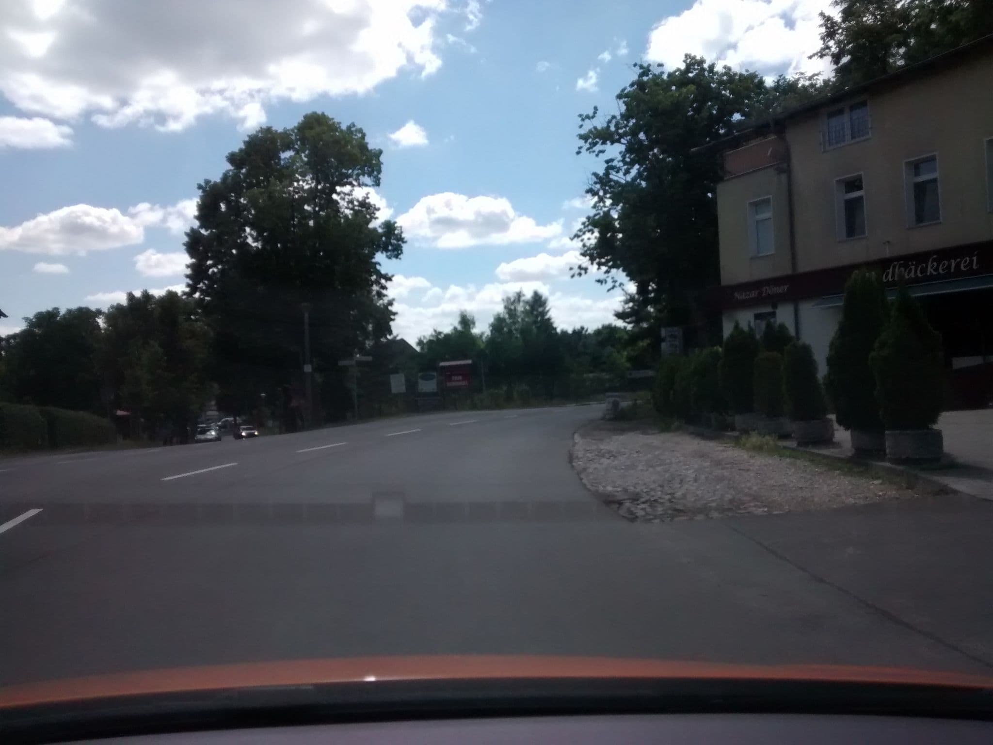 Street view near Hotel im Hofgarten, Kladow — © moenk (CC BY-SA · Mapillary)