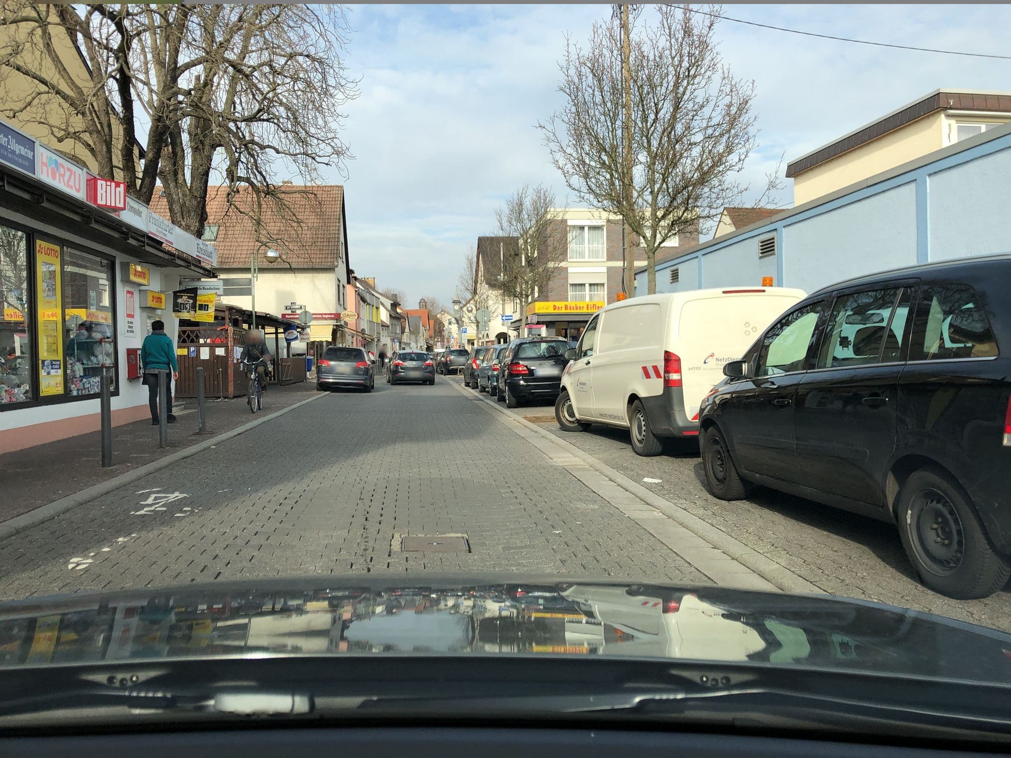 Street view near zur Post, Niederrad — © tkramm (CC BY-SA · Mapillary)
