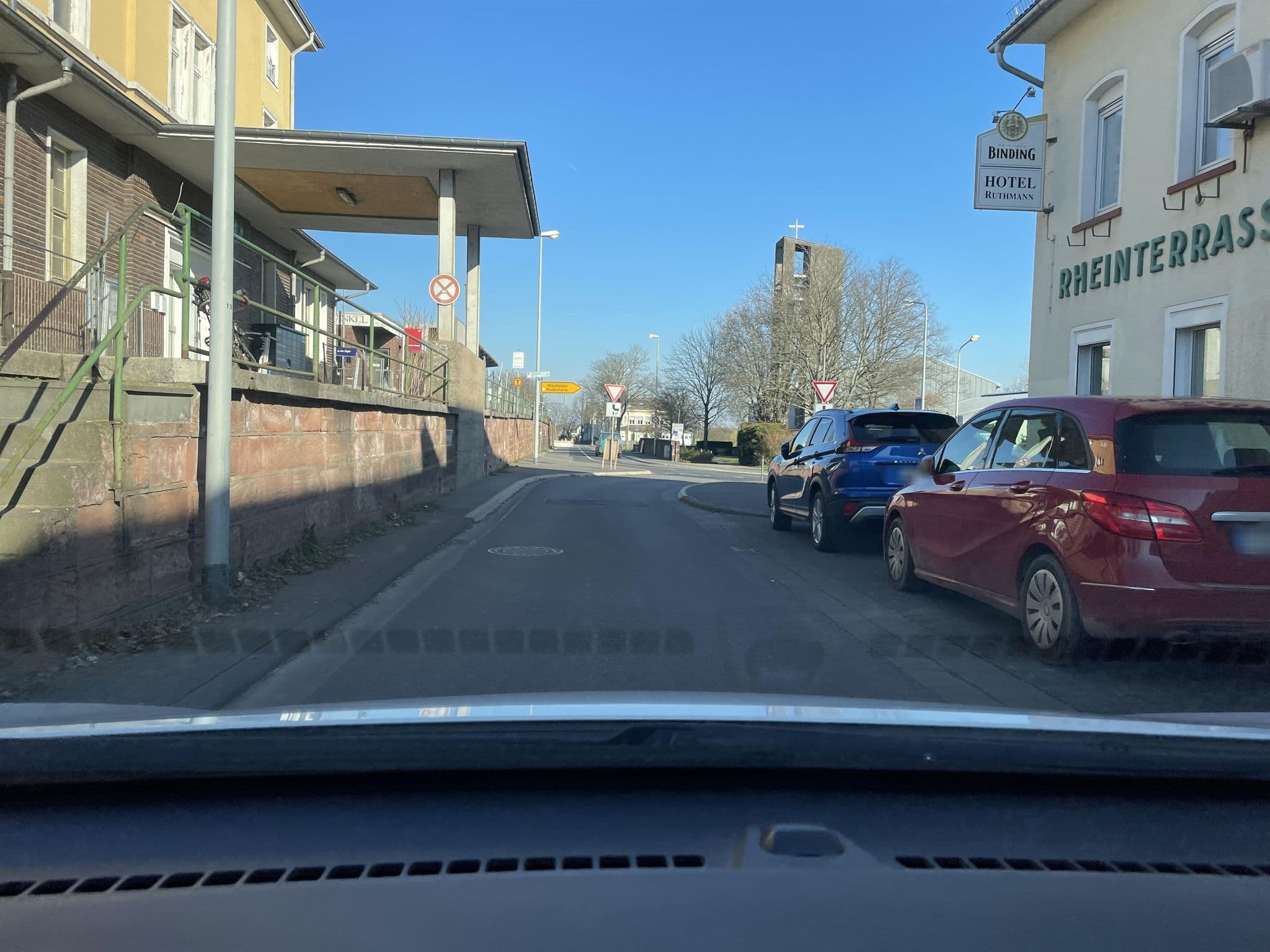 Street view near Hotel Ruthmann, Geisenheim — © user4245 (CC BY-SA · Mapillary)
