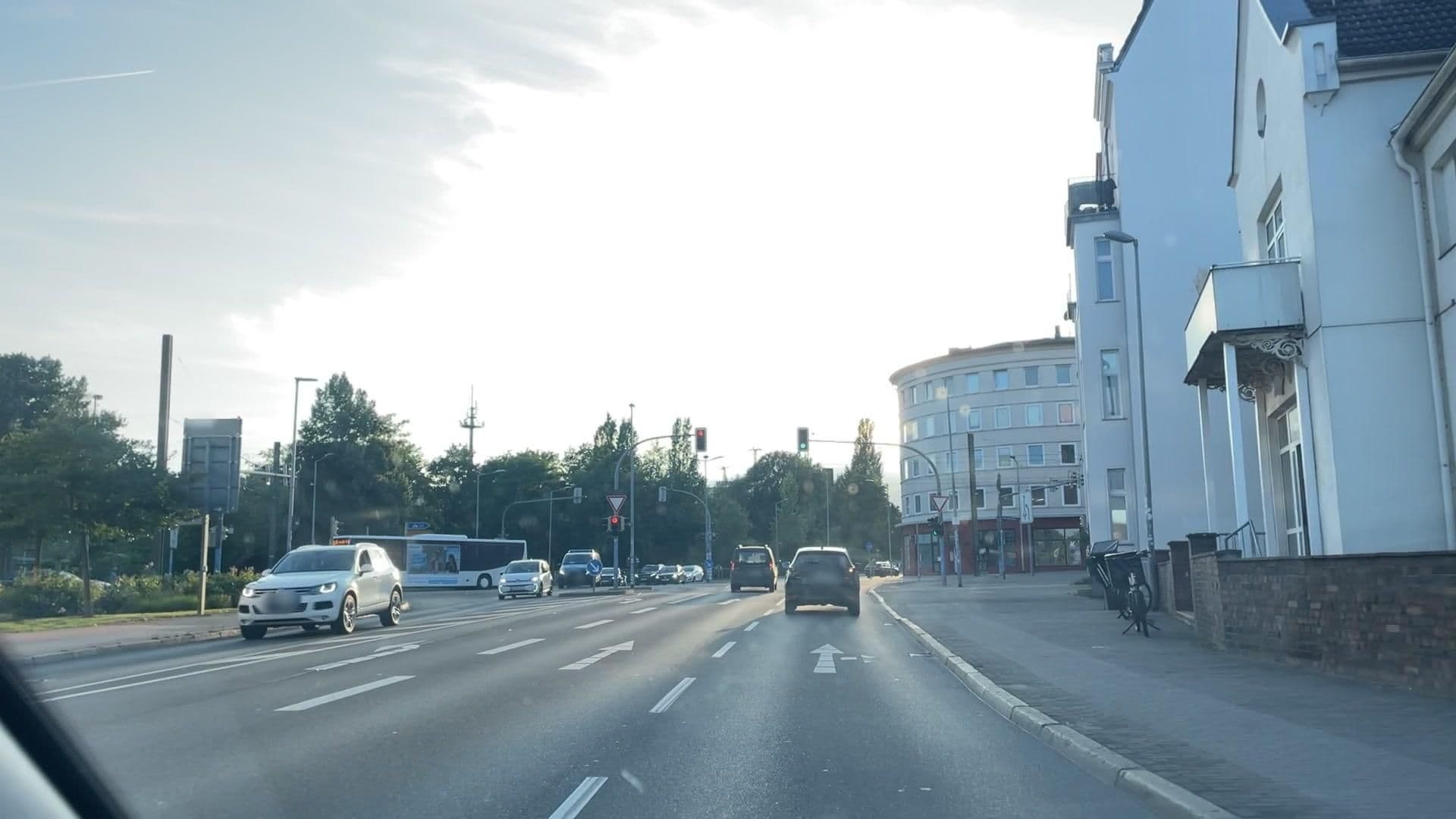 Street view near Avalon Hotel, Schelfstadt — © hotteliene (CC BY-SA · Mapillary)