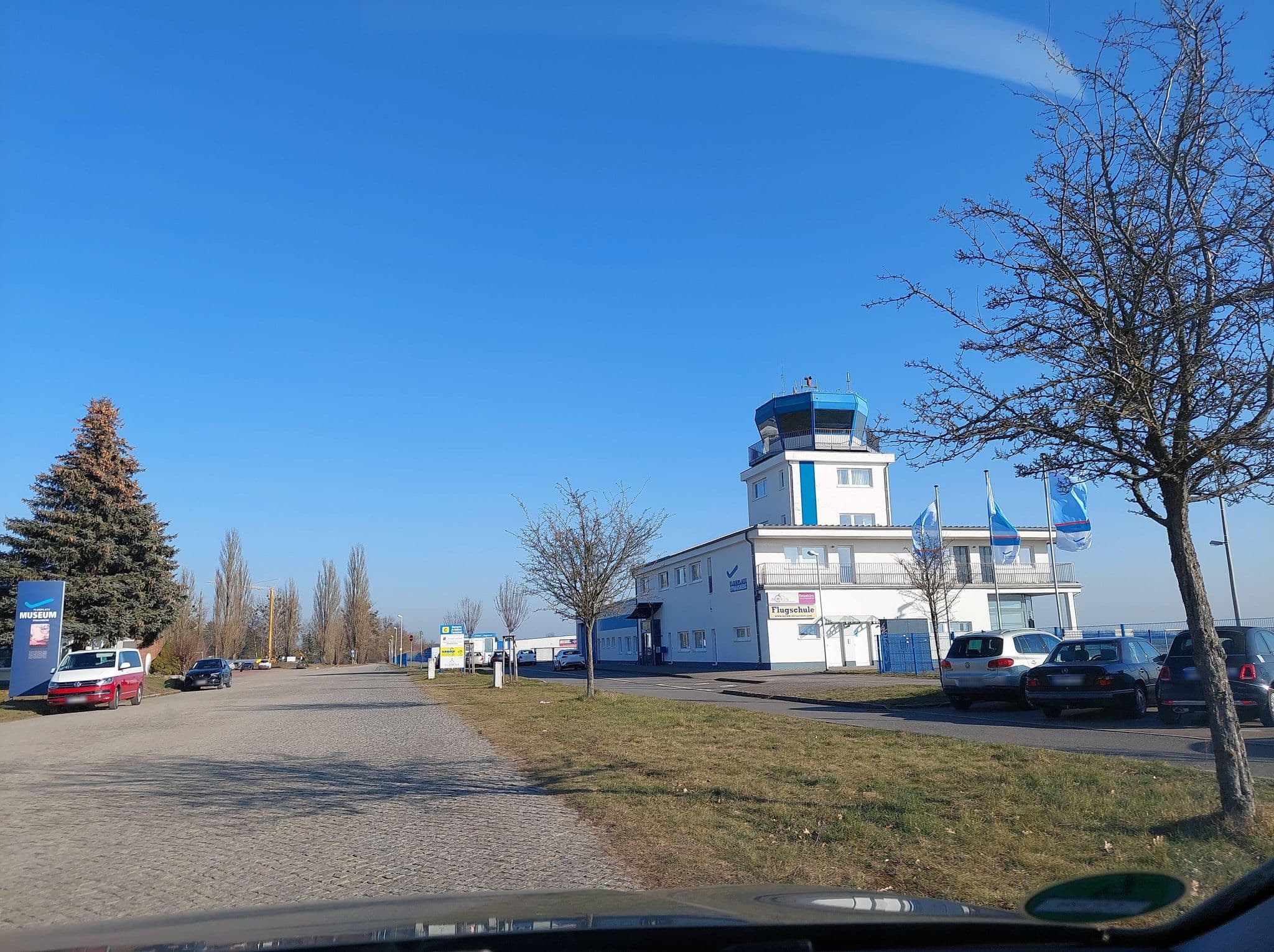 Street view near Pilotenhotel "Fliegerhorst", Strausberg — © DBSEV_SBB (CC BY-SA · Mapillary)