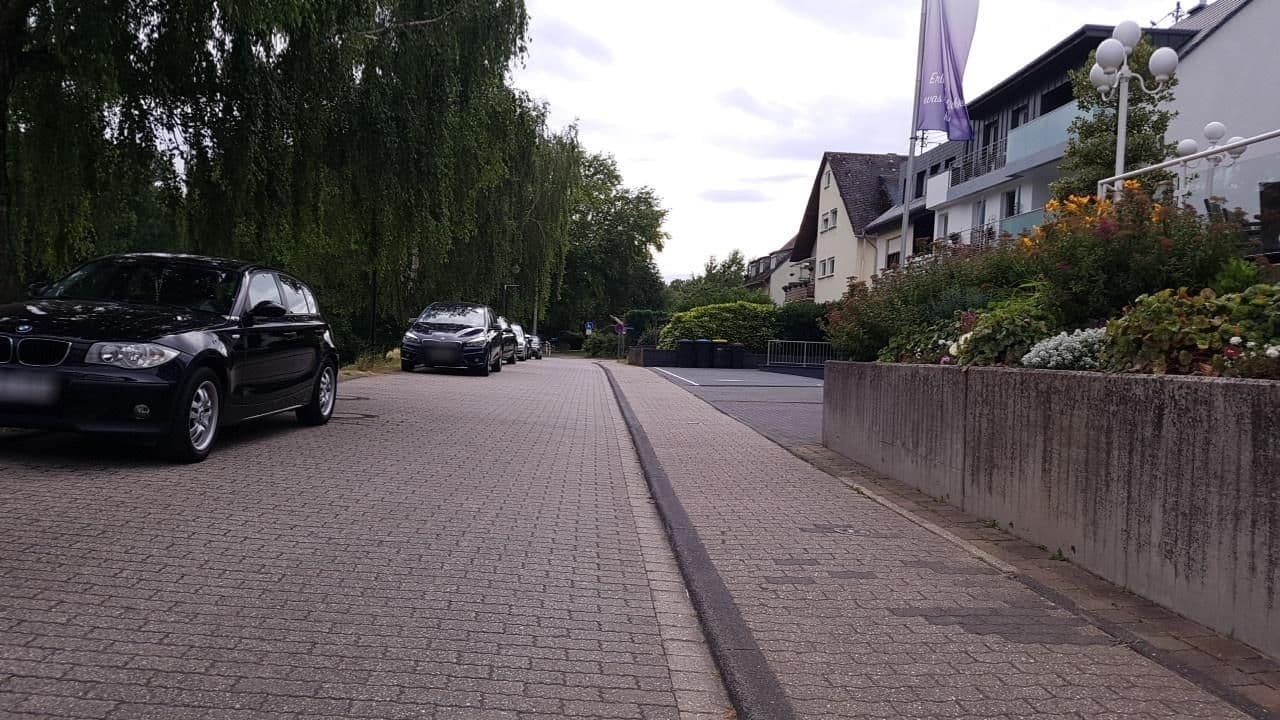 Street view near Rheinhotel Larus, Kaltenengers — © changchun1 (CC BY-SA · Mapillary)