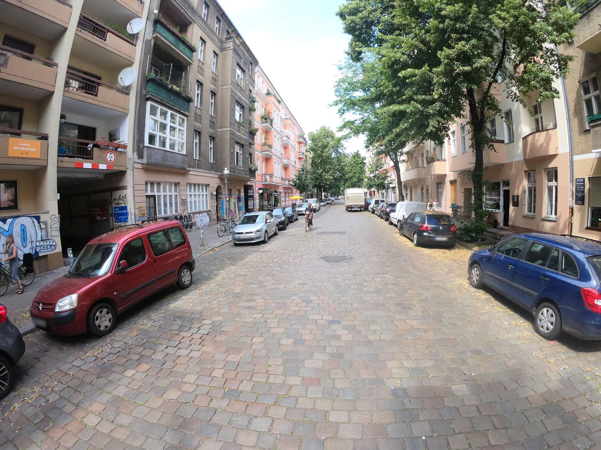 Street view near Hüttenpalast, Treptow — © tordans (CC BY-SA · Mapillary)