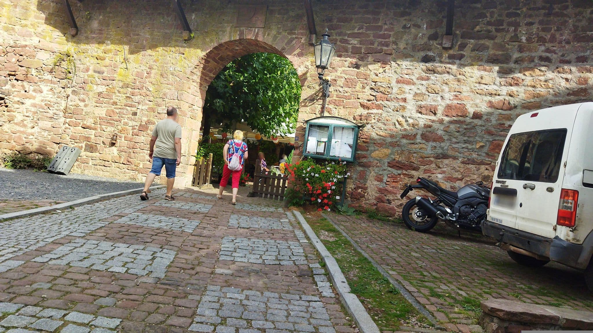 Street view near Gästehaus am Bienentor, Michelstadt — © changchun1 (CC BY-SA · Mapillary)