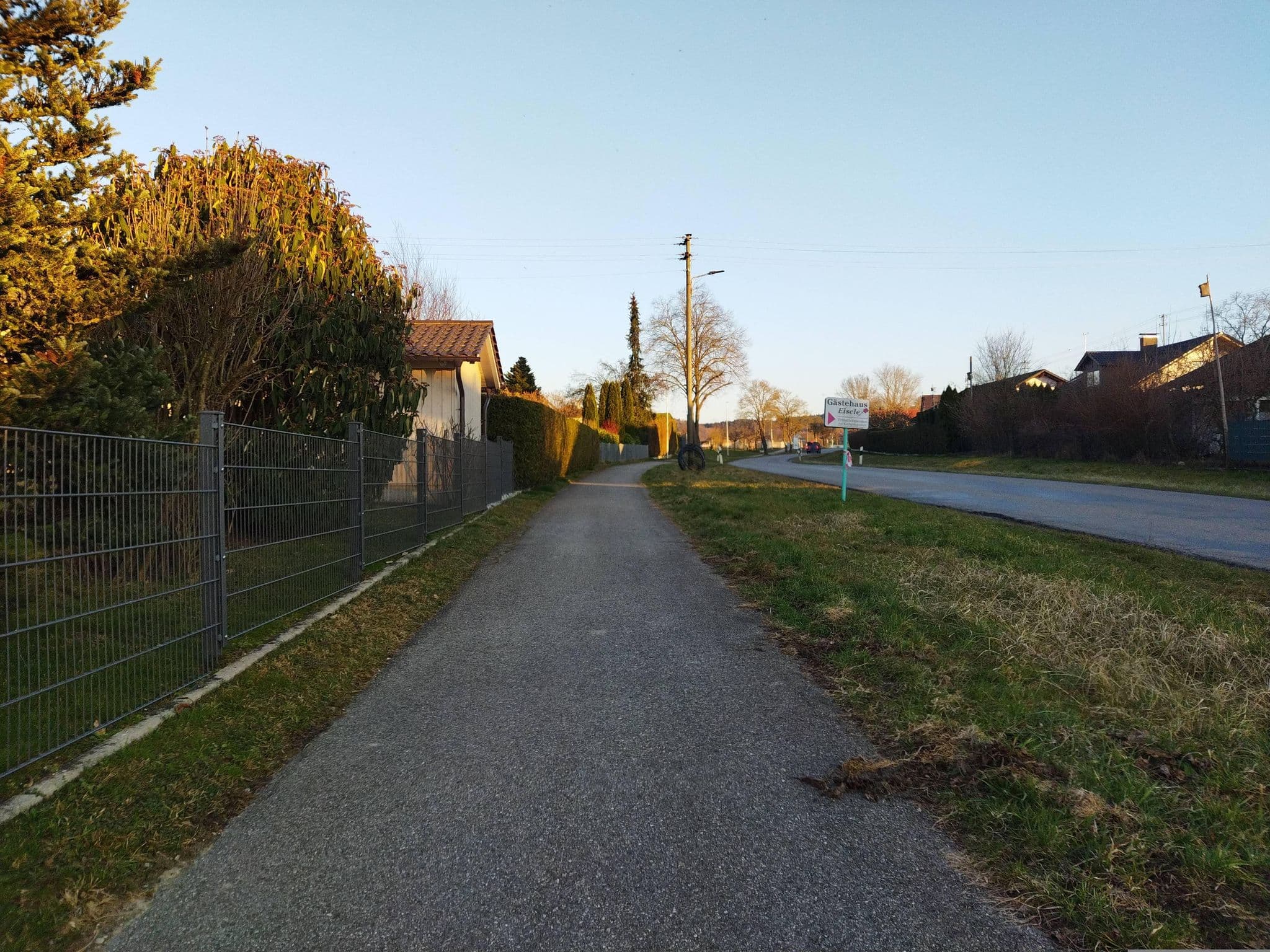 Street view near Gästehaus Eisele, Ziemetshausen — © changchun1 (CC BY-SA · Mapillary)