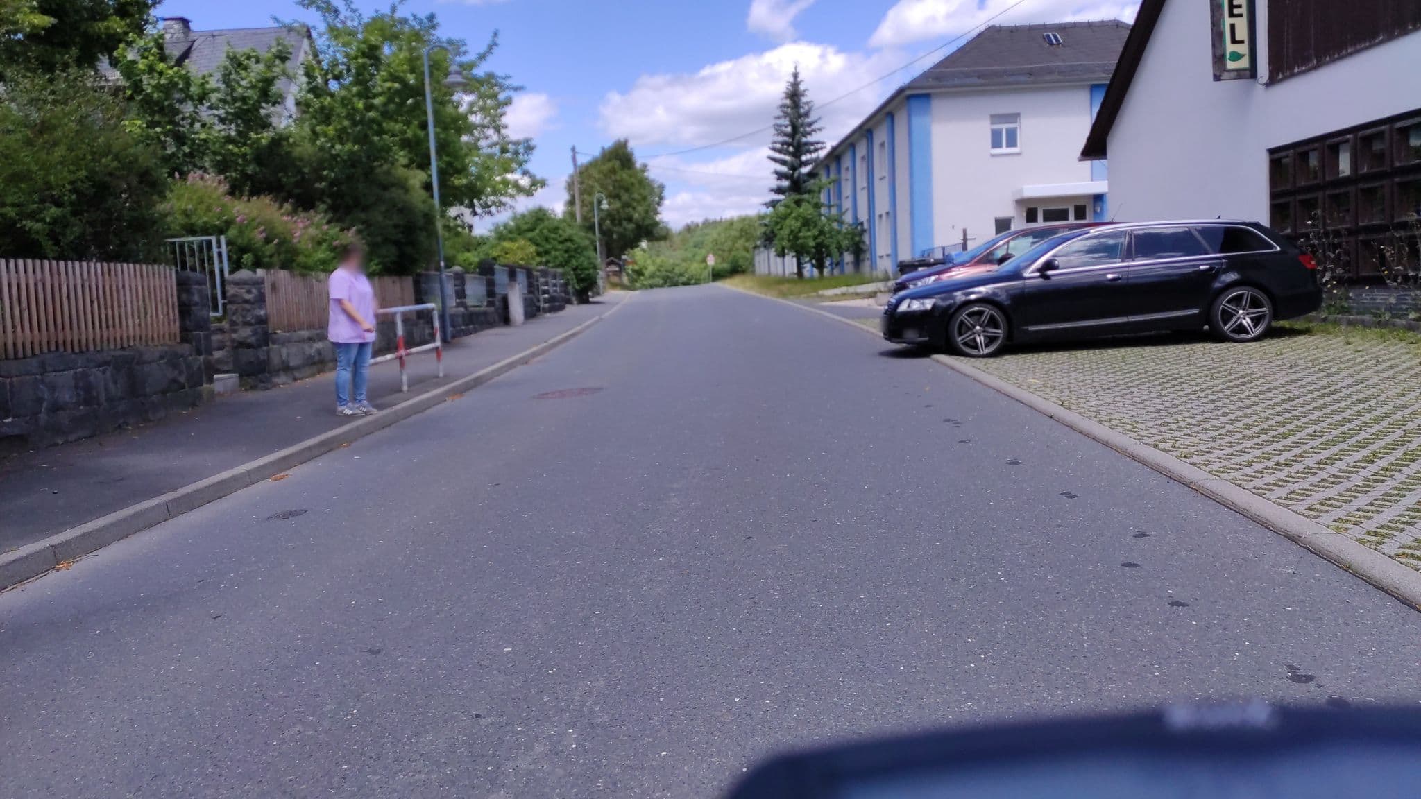 Street view near Hotel Silbertau, Bad Lobenstein — © lehestener (CC BY-SA · Mapillary)