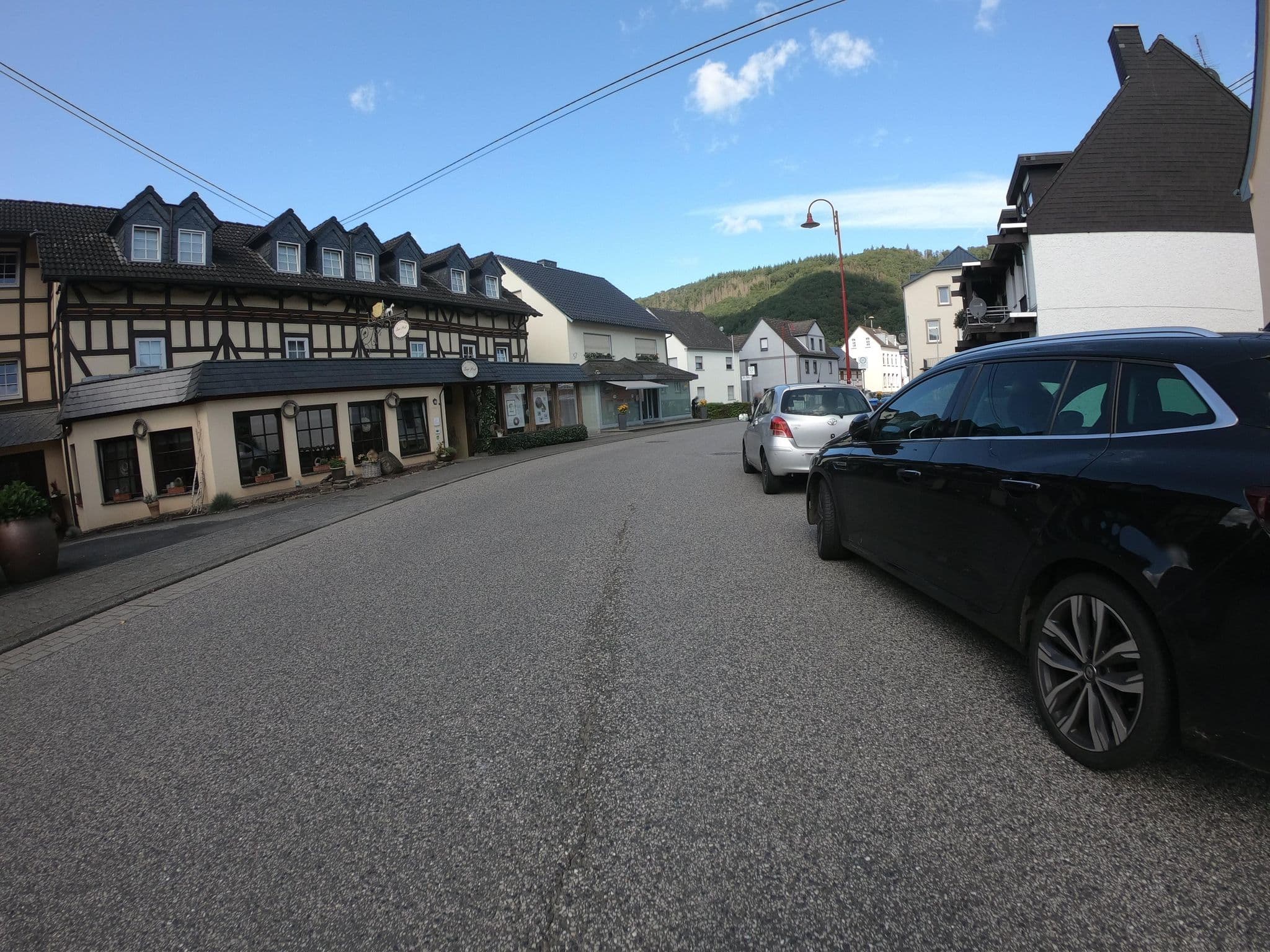 Street view near Hotel zur Post, Sankt Katharinen — © bernd1960 (CC BY-SA · Mapillary)