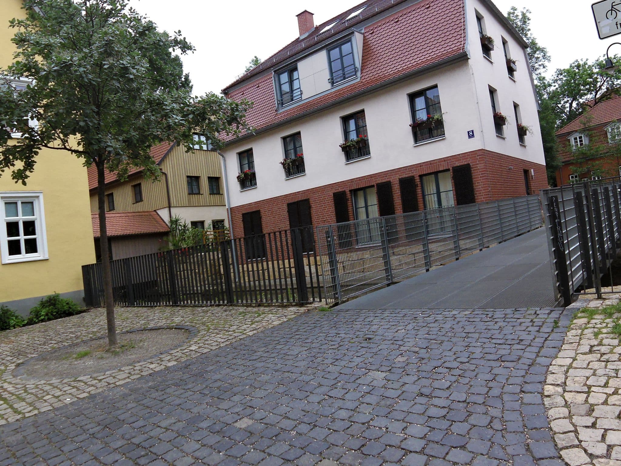 Street view near Schildchensmühle, Erfurt — © zoegglmeyr (CC BY-SA · Mapillary)