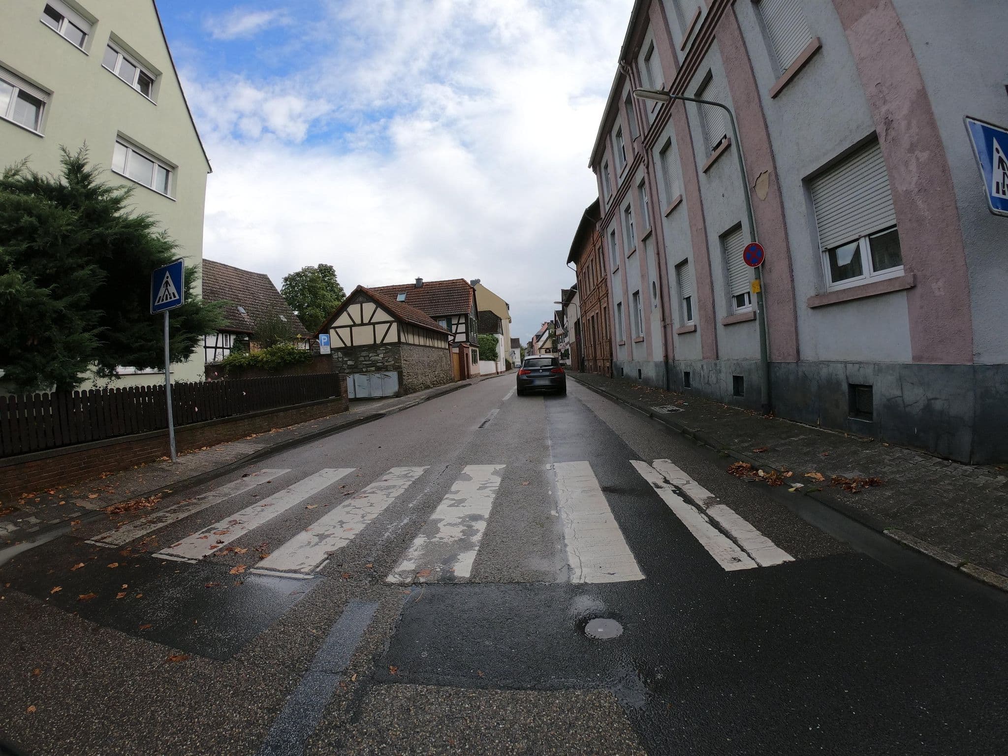 Street view near Hotel Zum Goldenen Löwen, Liederbach — © tmka (CC BY-SA · Mapillary)