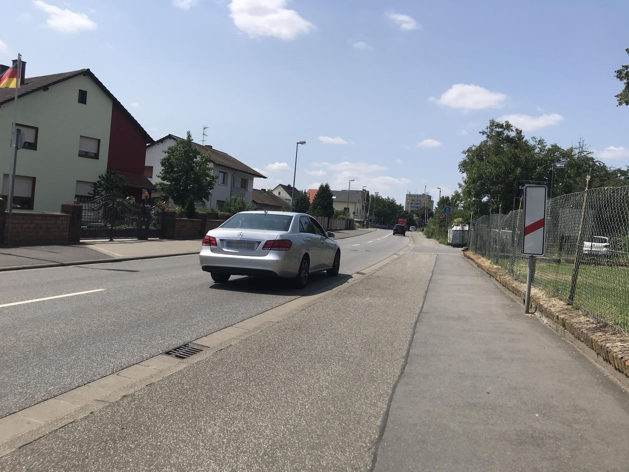 Street view near Zum Rosengarten, Kastel — © miguel_andrade (CC BY-SA · Mapillary)
